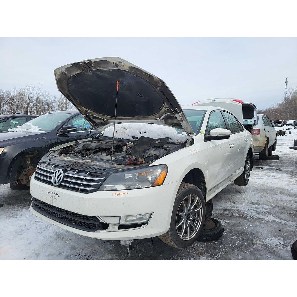 VOLKSWAGEN PASSAT 2013