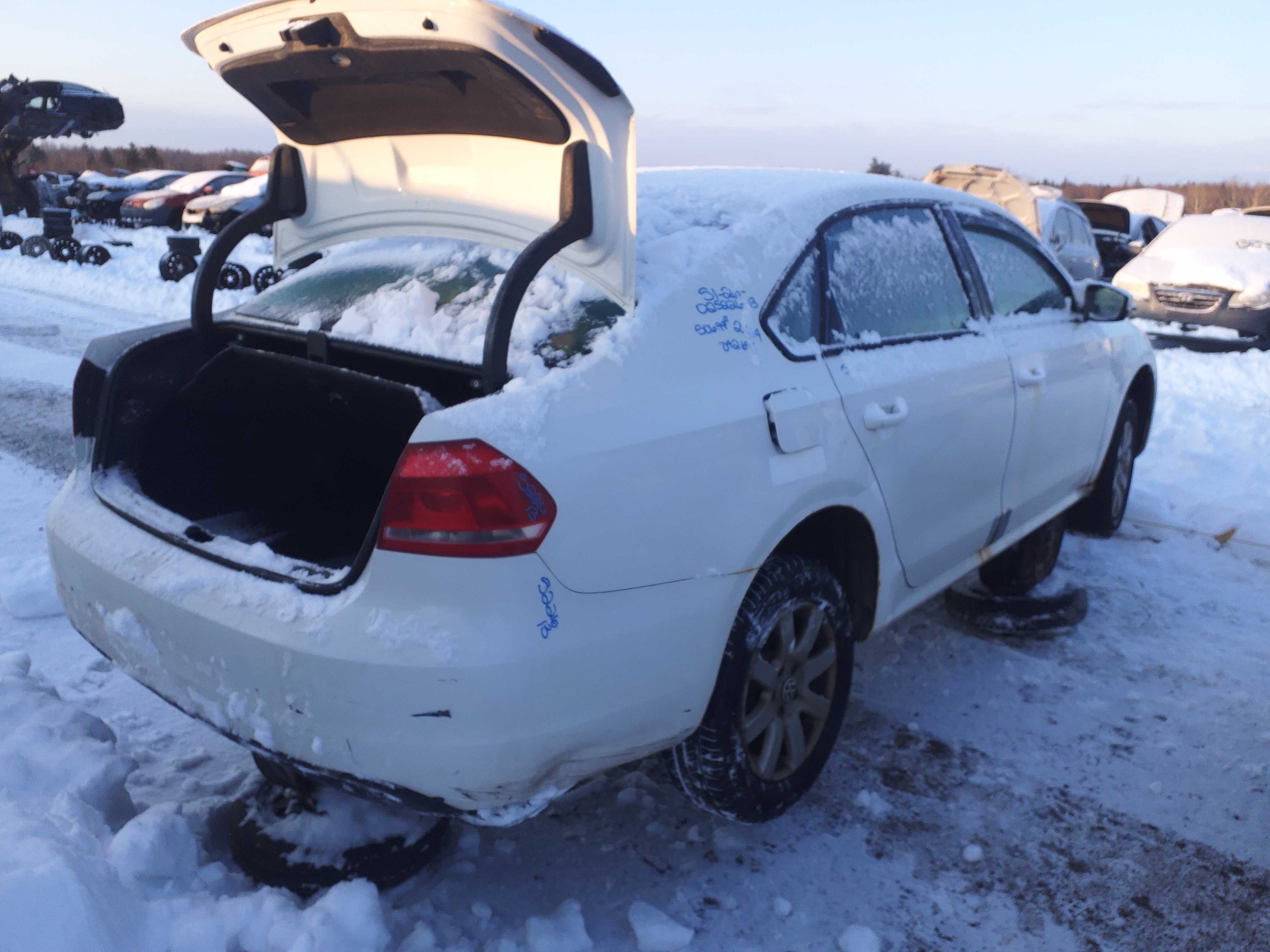 VOLKSWAGEN PASSAT 2013