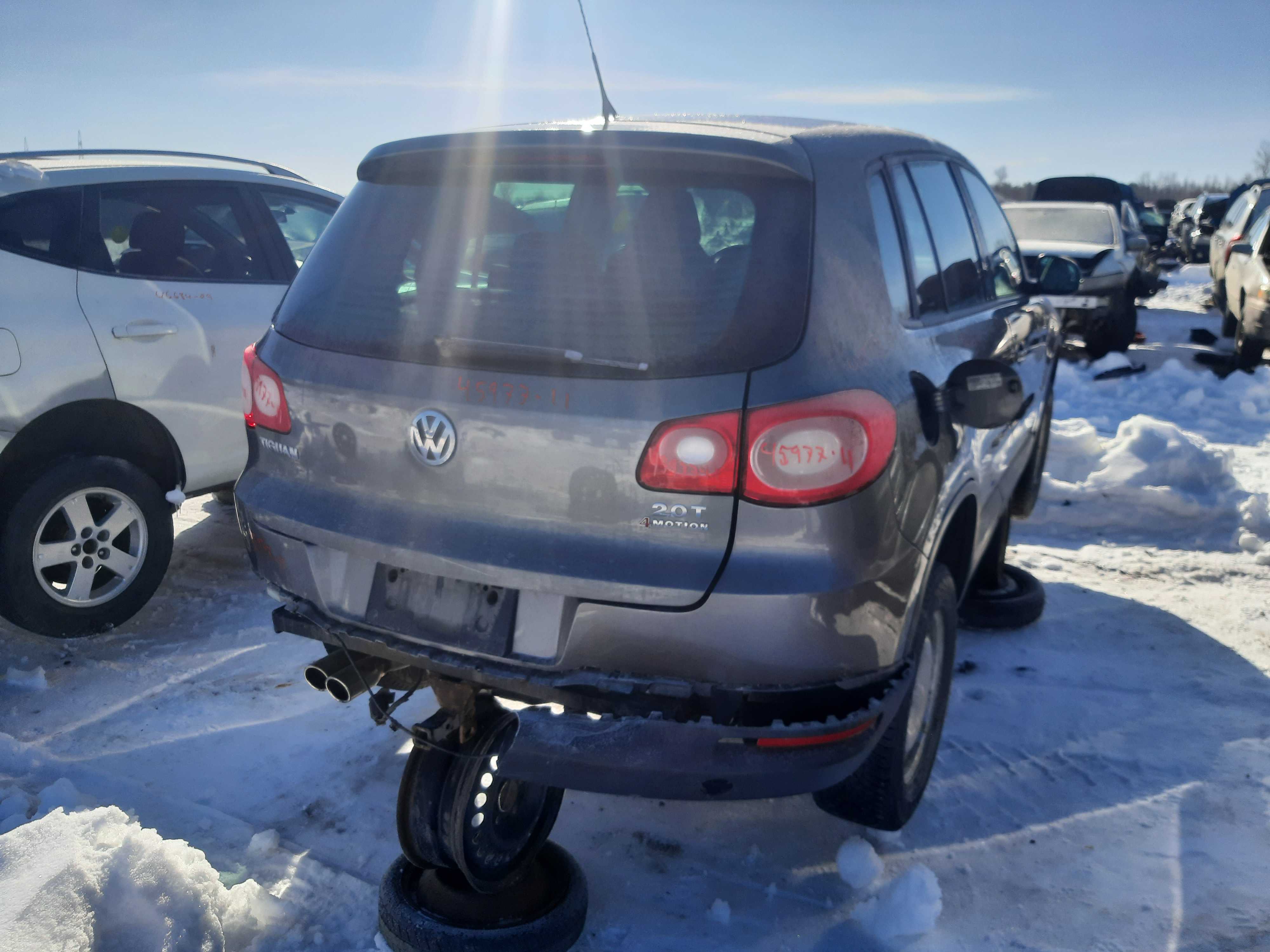VOLKSWAGEN TIGUAN 2011