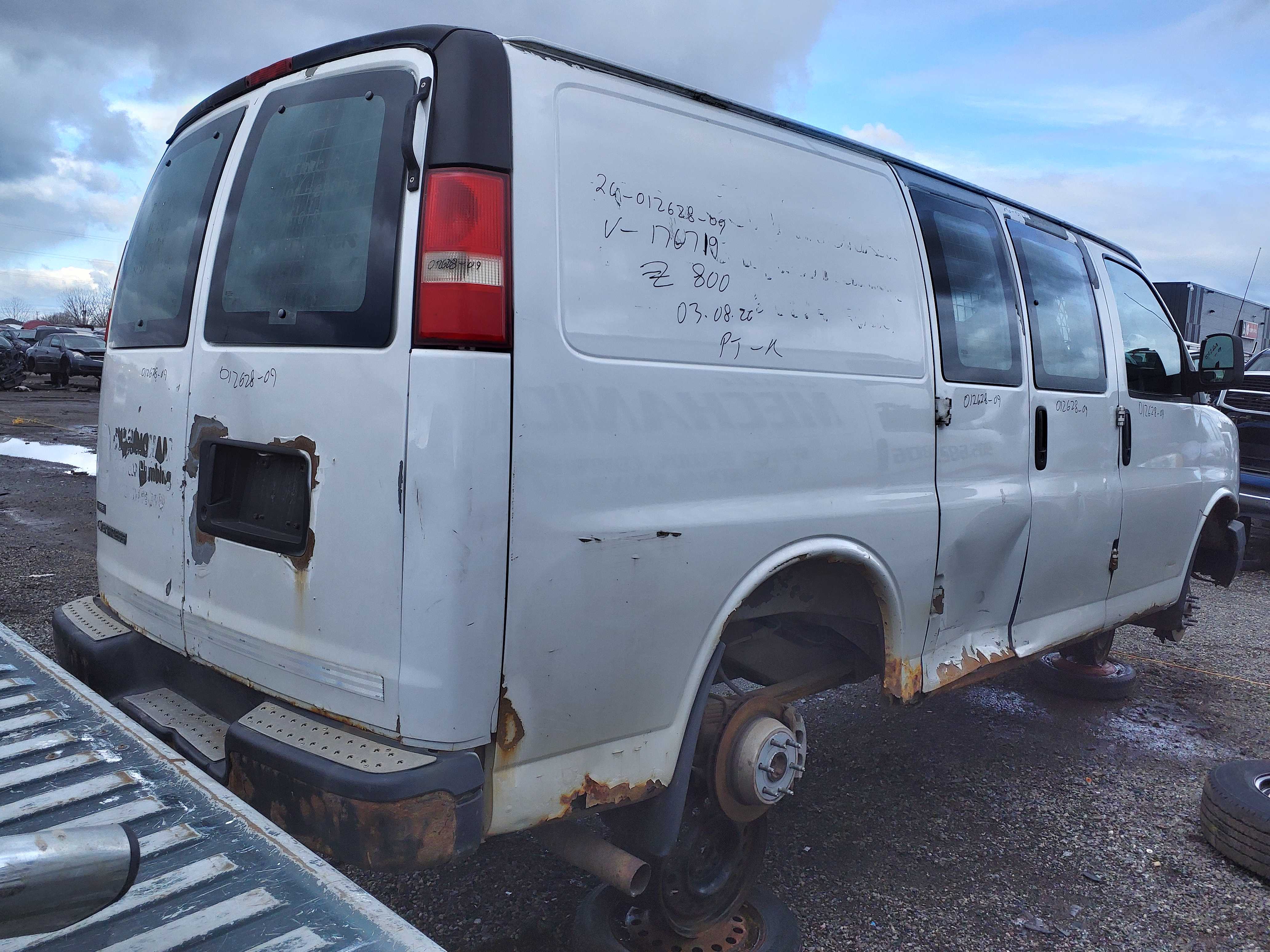CHEVROLET EXPRESS VAN 2009
