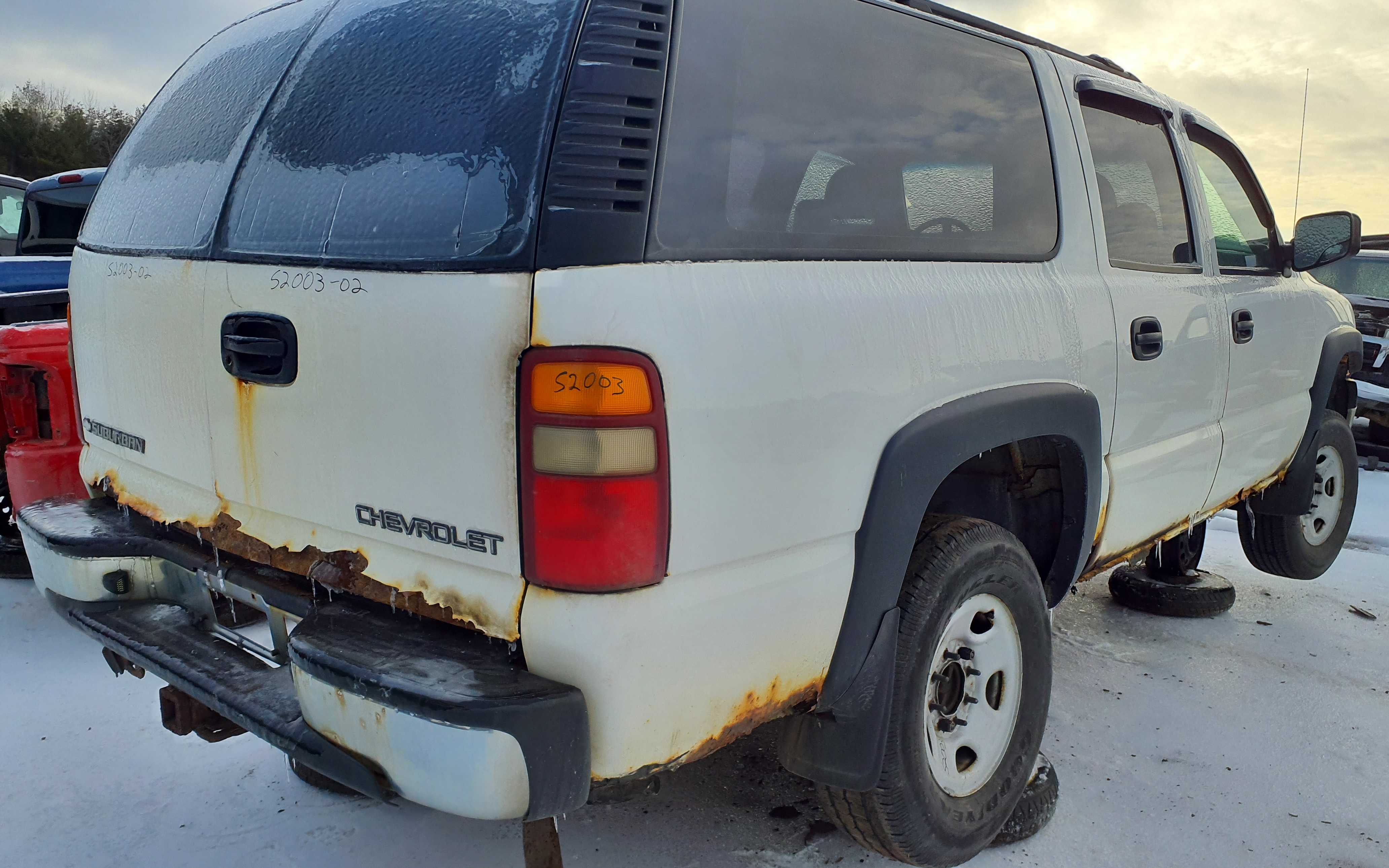 CHEVROLET SUBURBAN 2002