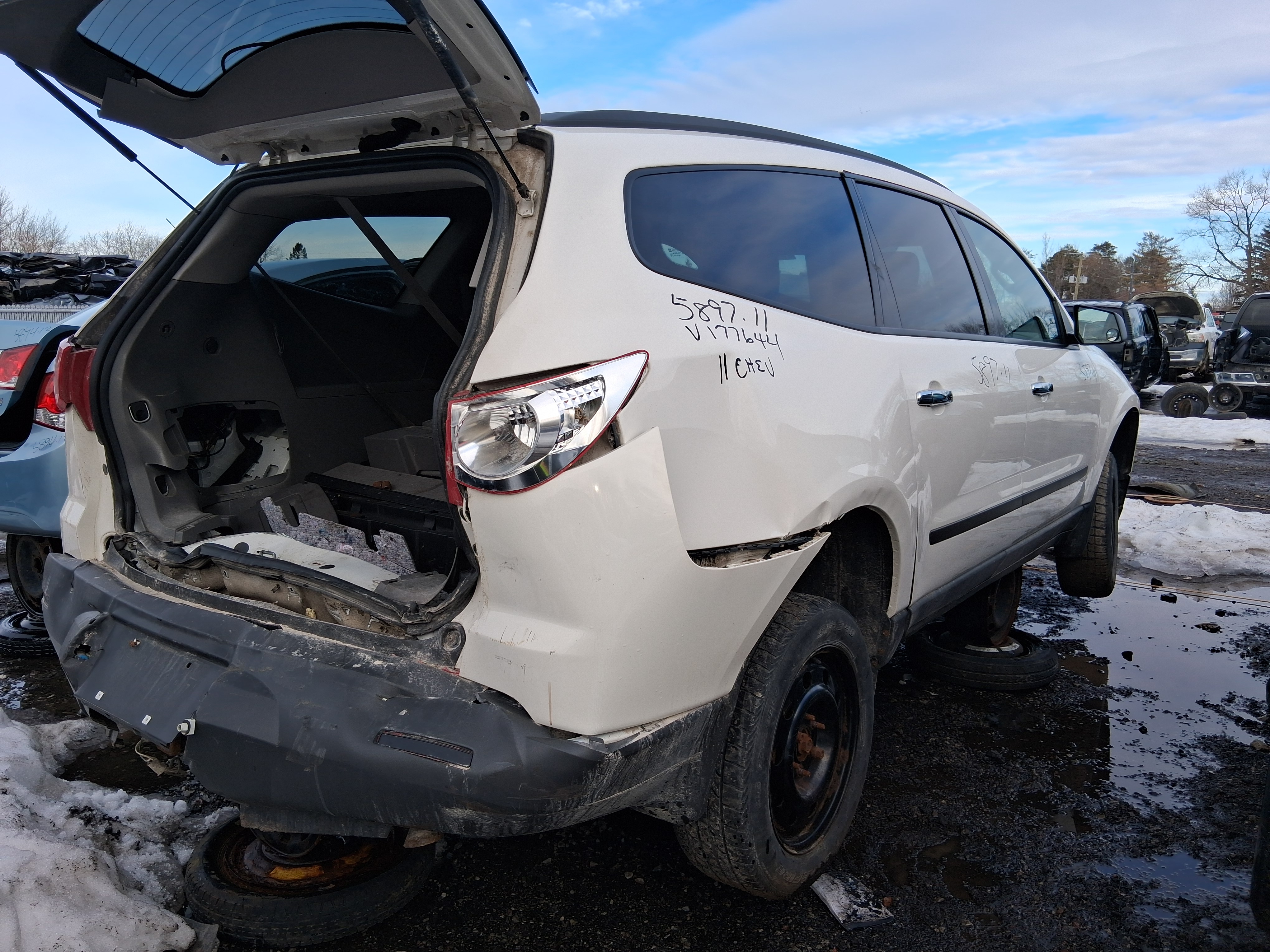 CHEVROLET TRAVERSE 2011