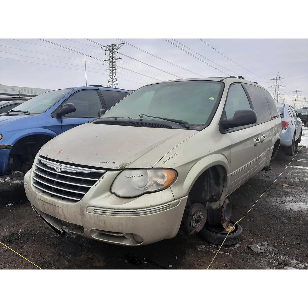 CHRYSLER TOWN &amp; COUNTRY 2005