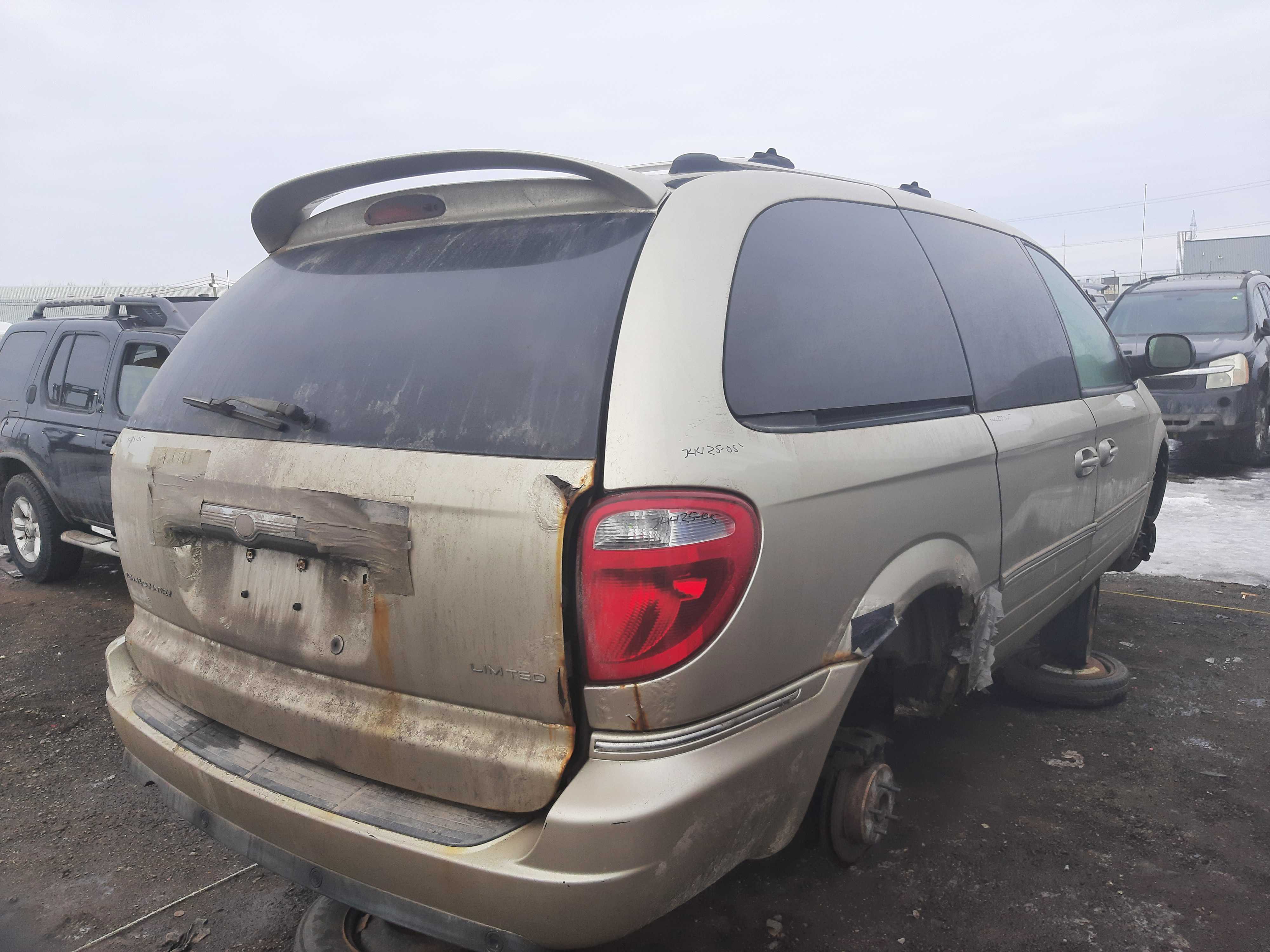 CHRYSLER TOWN &amp; COUNTRY 2005