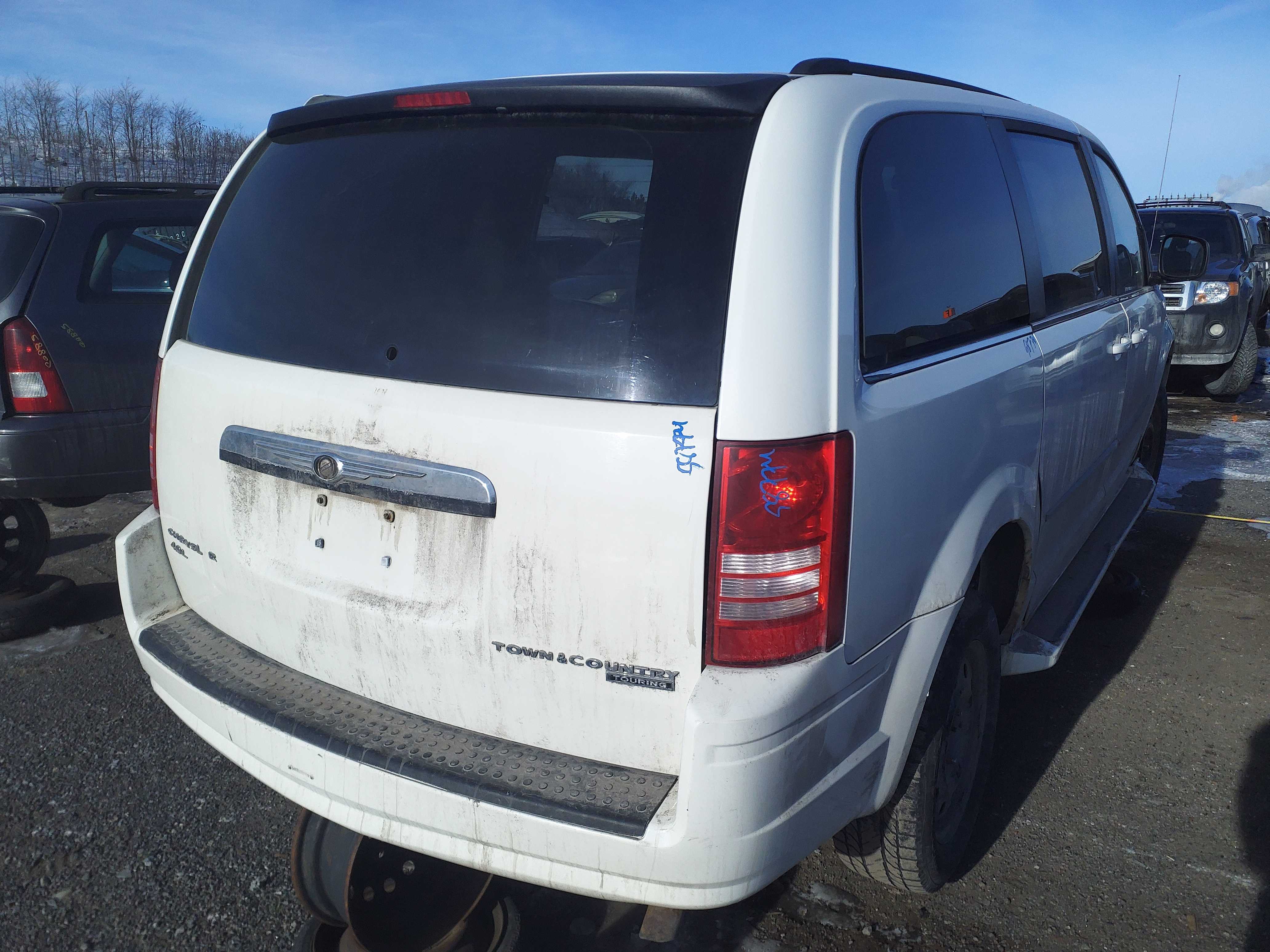 CHRYSLER TOWN &amp; COUNTRY 2010