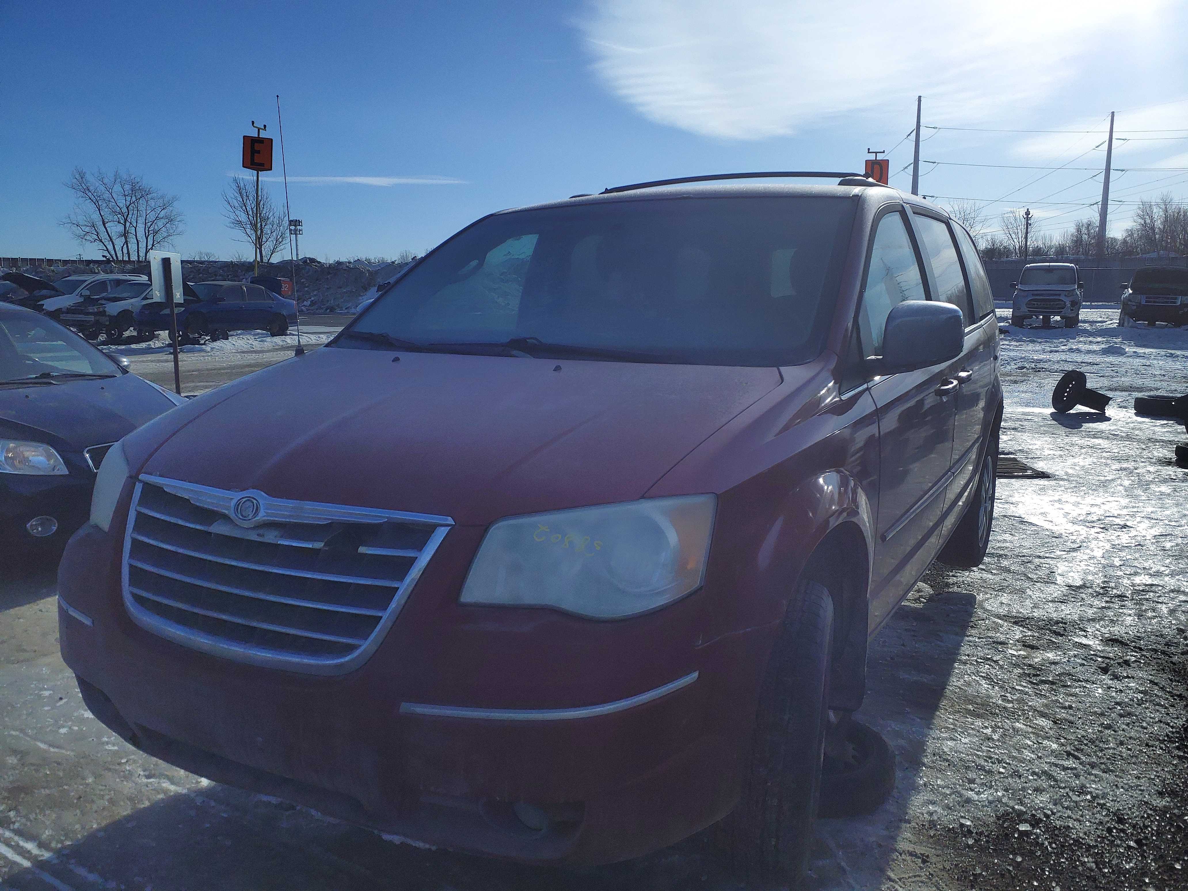 CHRYSLER TOWN &amp; COUNTRY 2010
