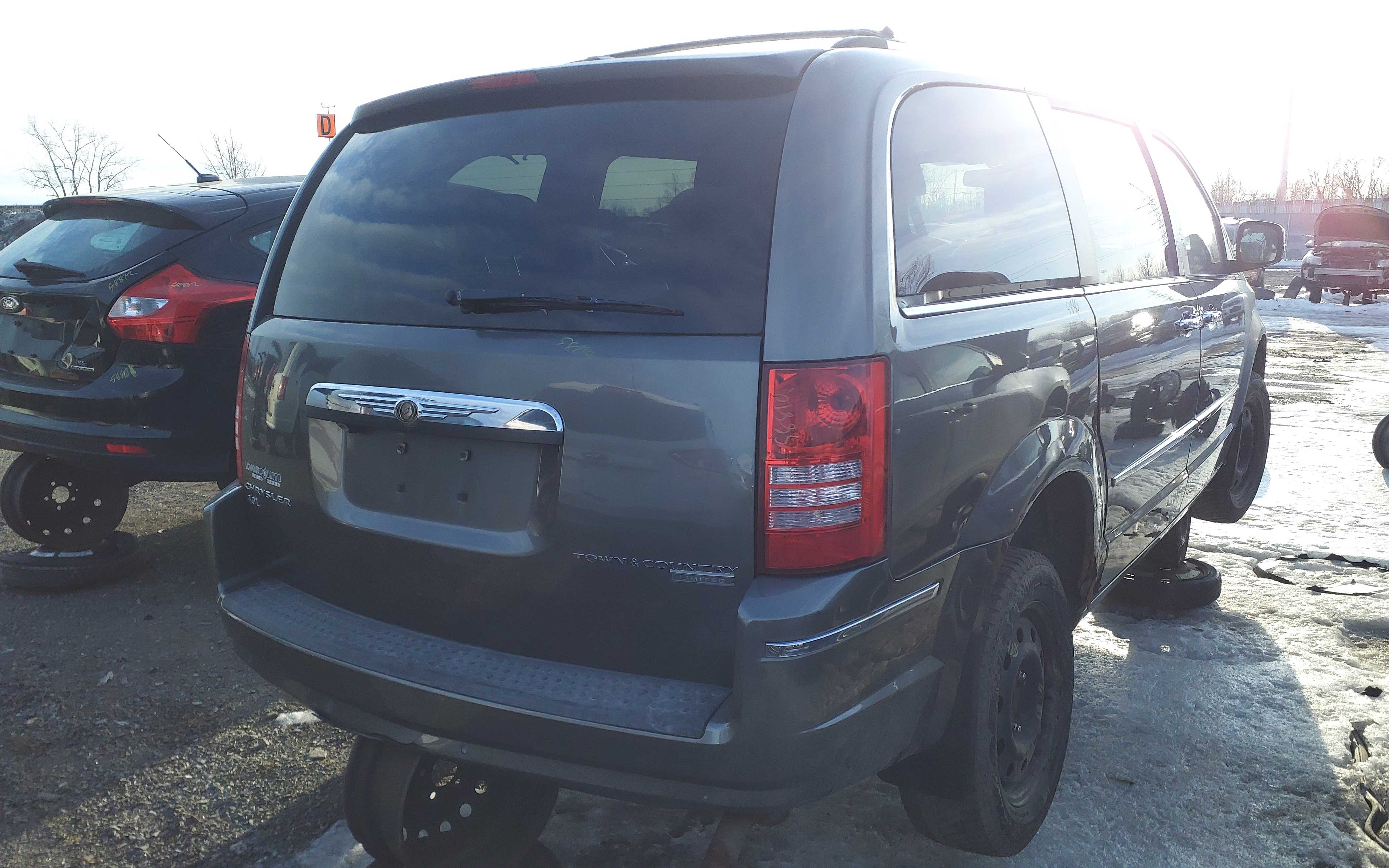 CHRYSLER TOWN &amp; COUNTRY 2010