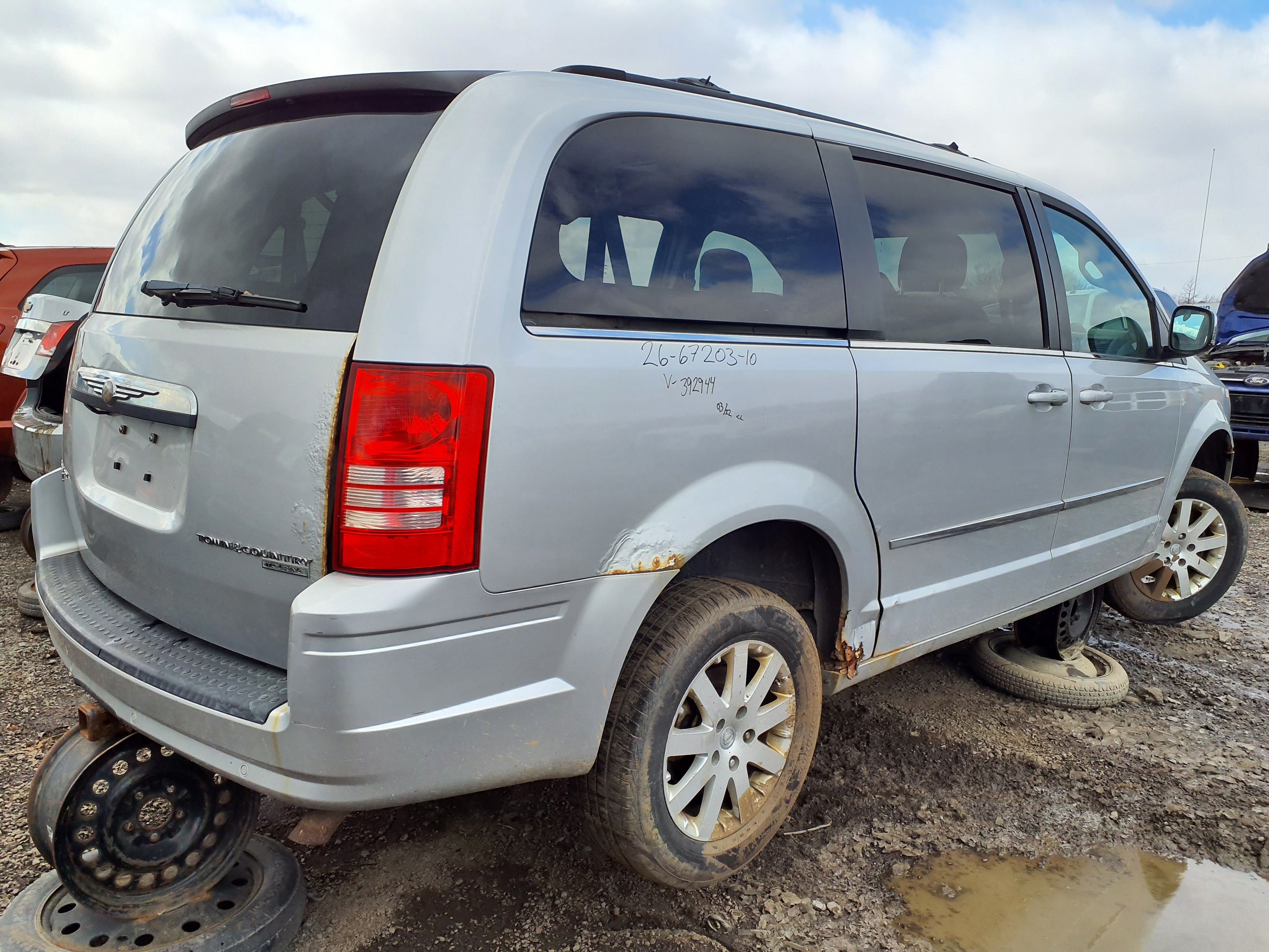 CHRYSLER TOWN &amp; COUNTRY 2010