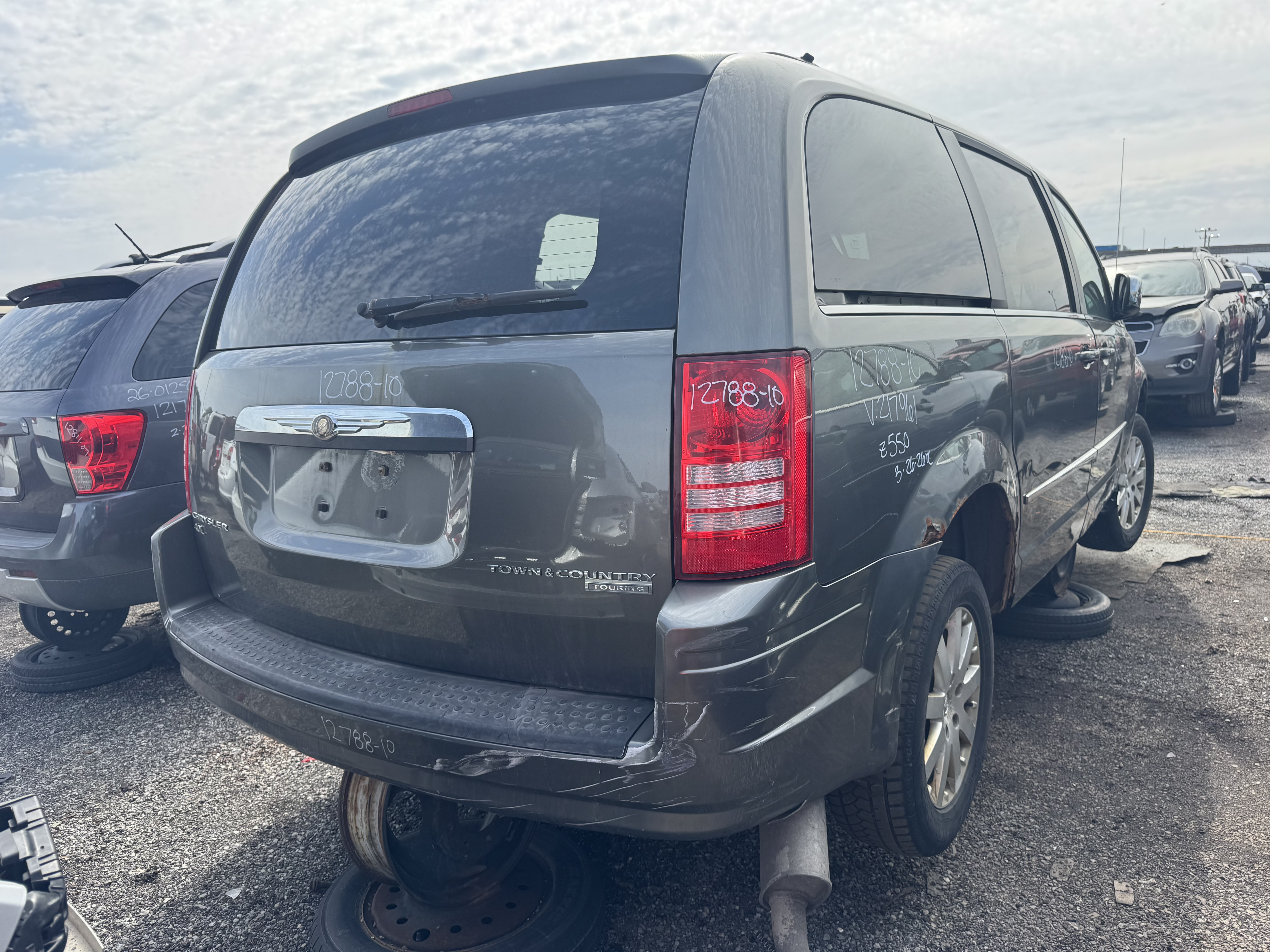 CHRYSLER TOWN &amp; COUNTRY 2010