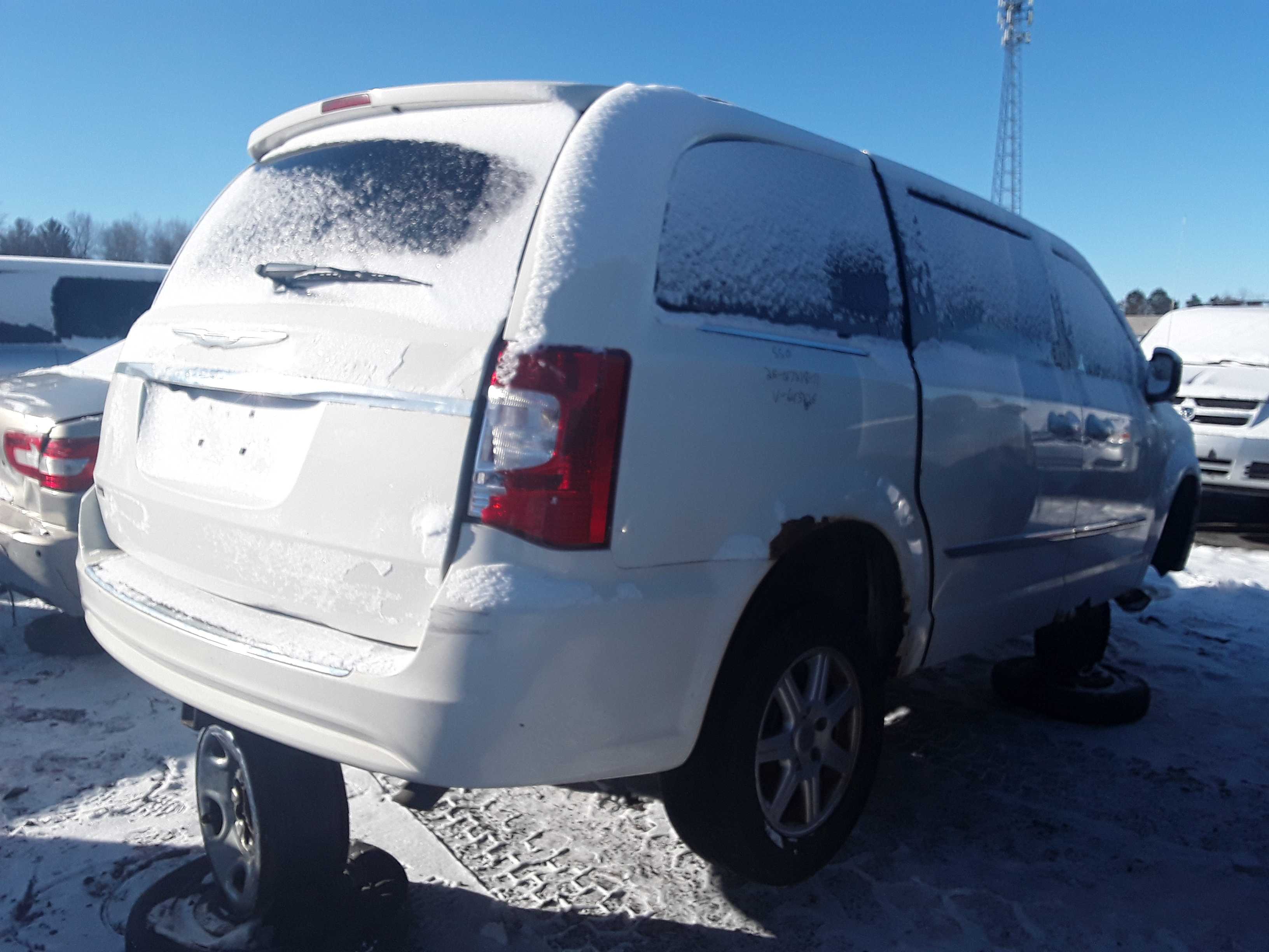 CHRYSLER TOWN &amp; COUNTRY 2011