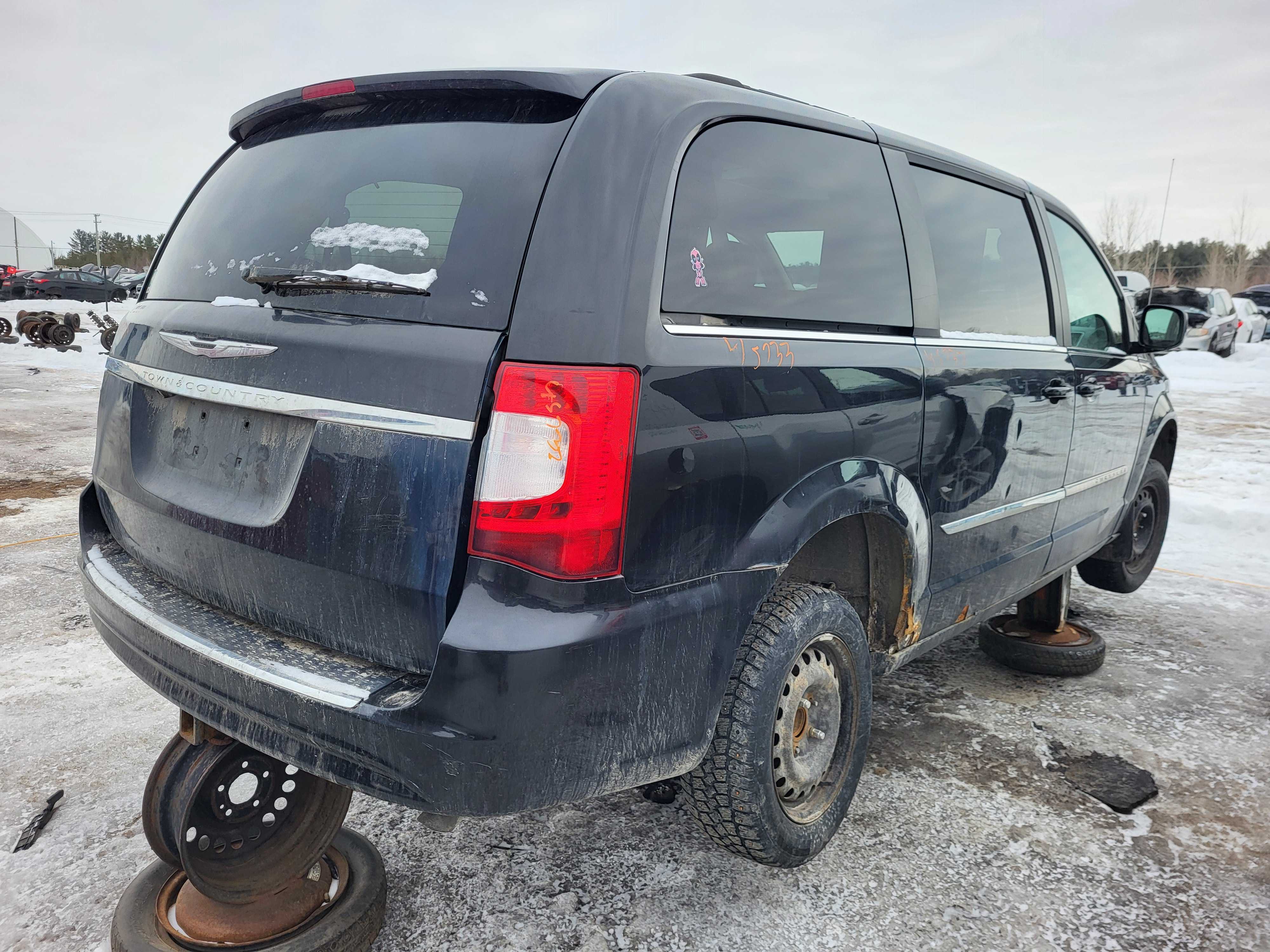 CHRYSLER TOWN &amp; COUNTRY 2011