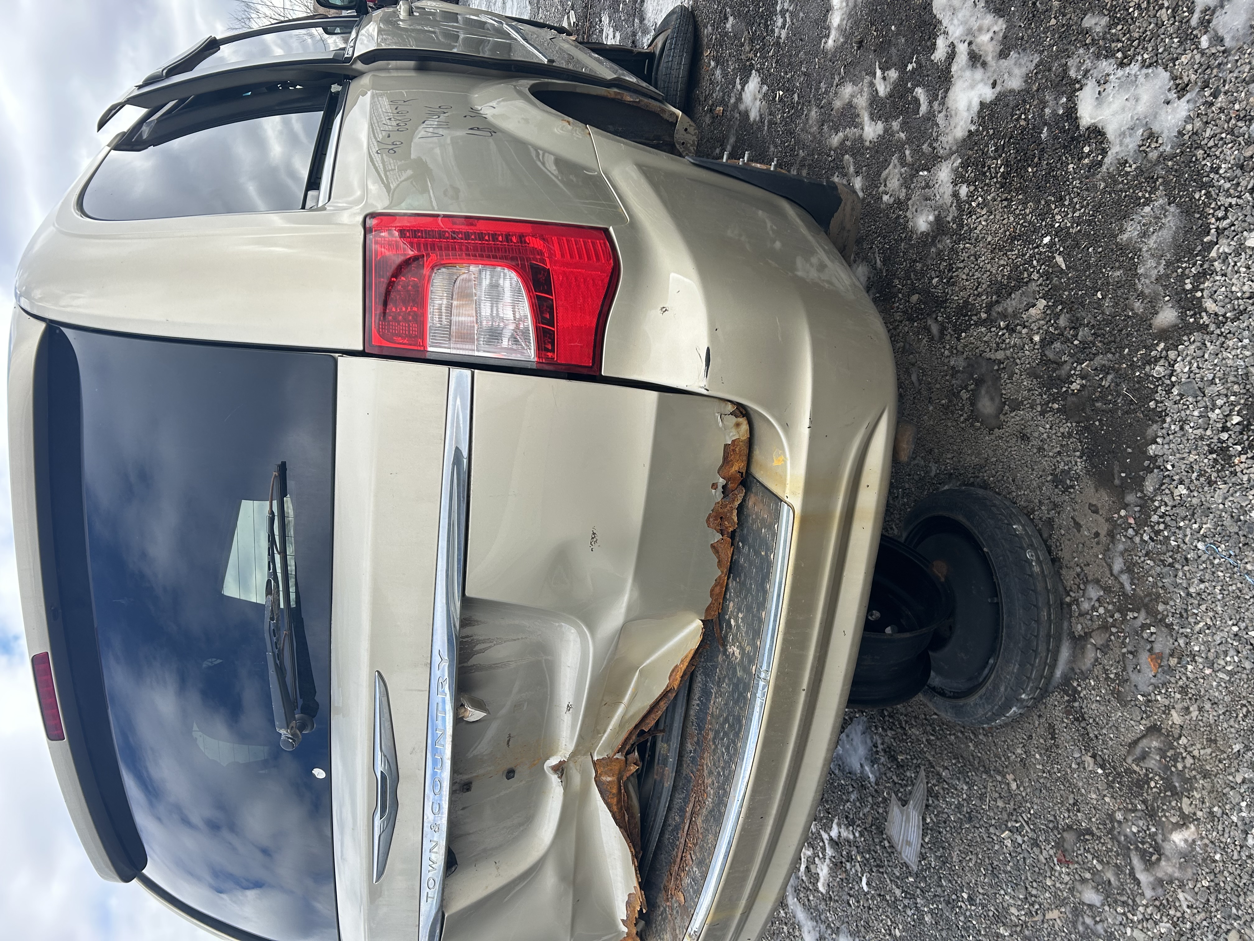 CHRYSLER TOWN &amp; COUNTRY 2012