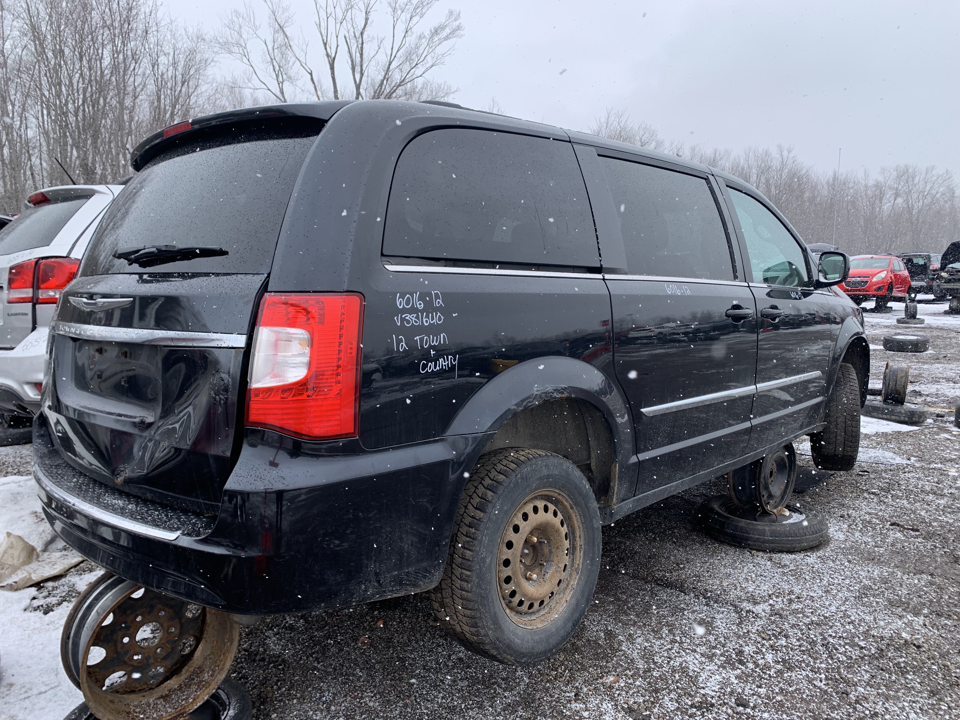 CHRYSLER TOWN &amp; COUNTRY 2012
