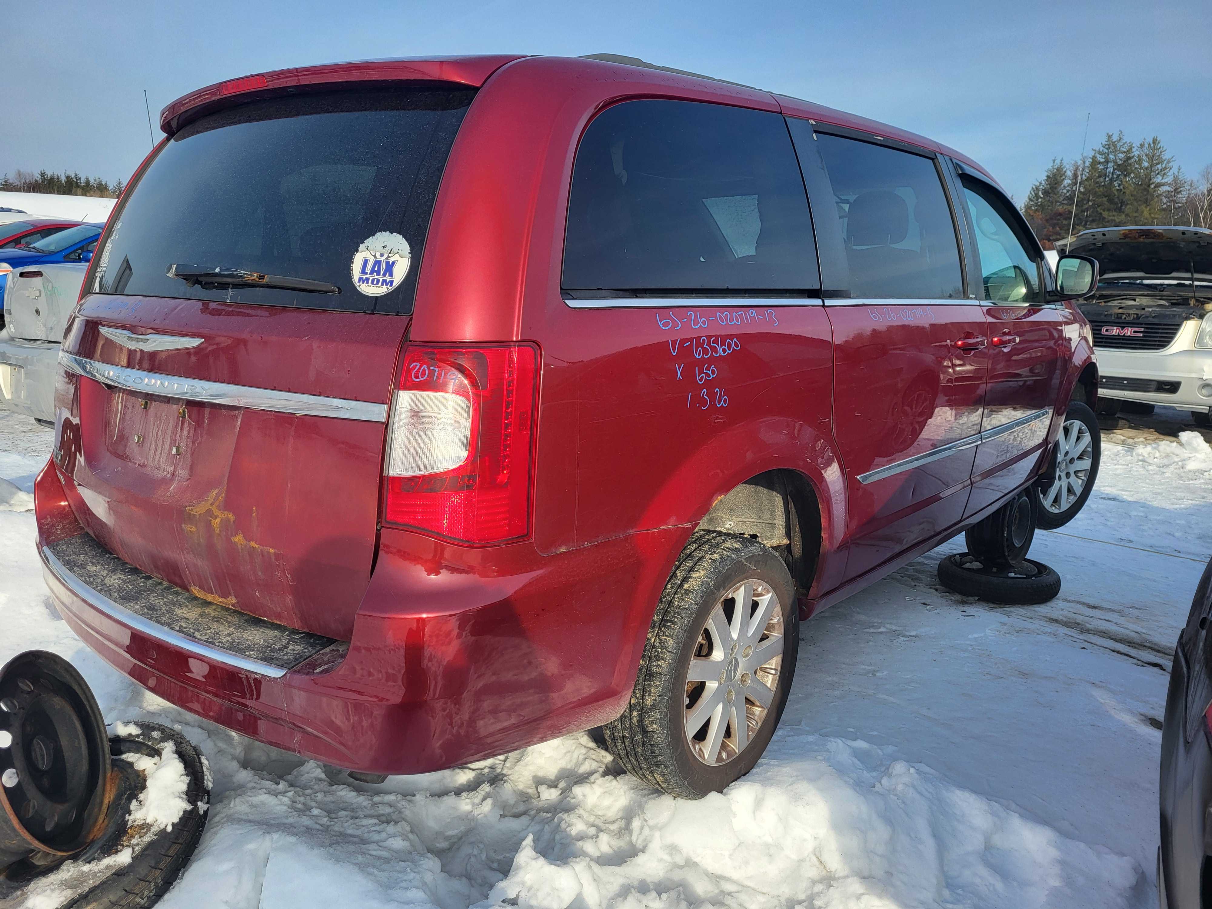 CHRYSLER TOWN &amp; COUNTRY 2013