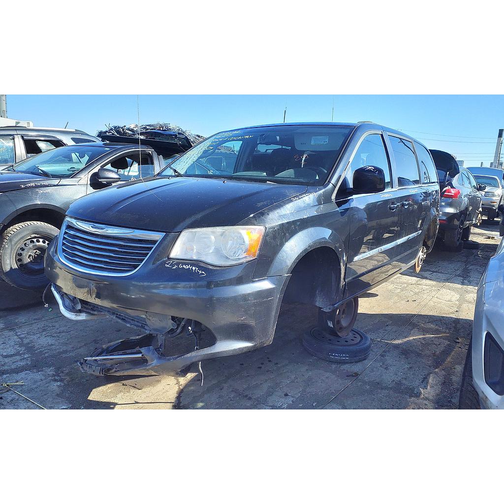 CHRYSLER TOWN &amp; COUNTRY 2013