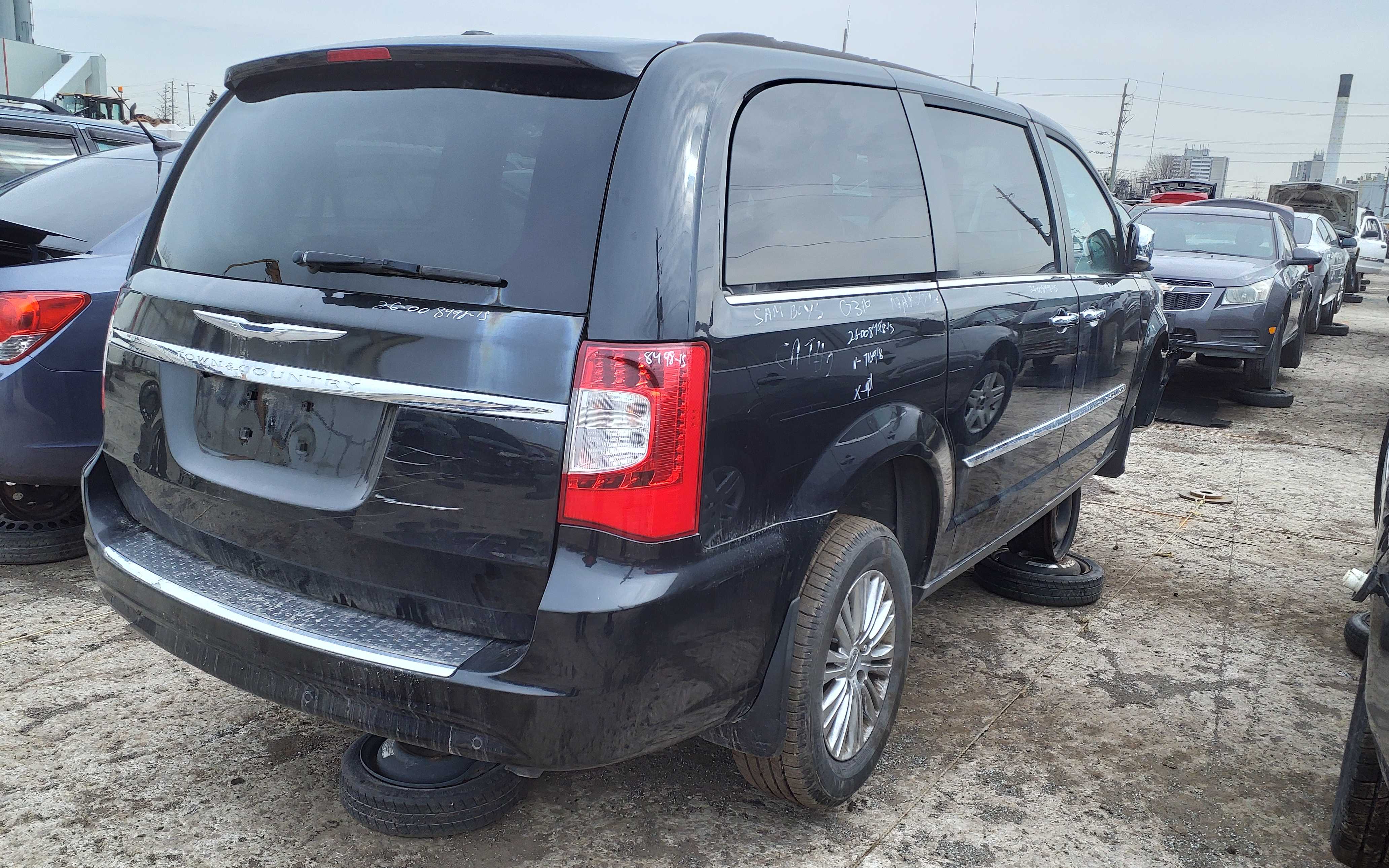 CHRYSLER TOWN &amp; COUNTRY 2015