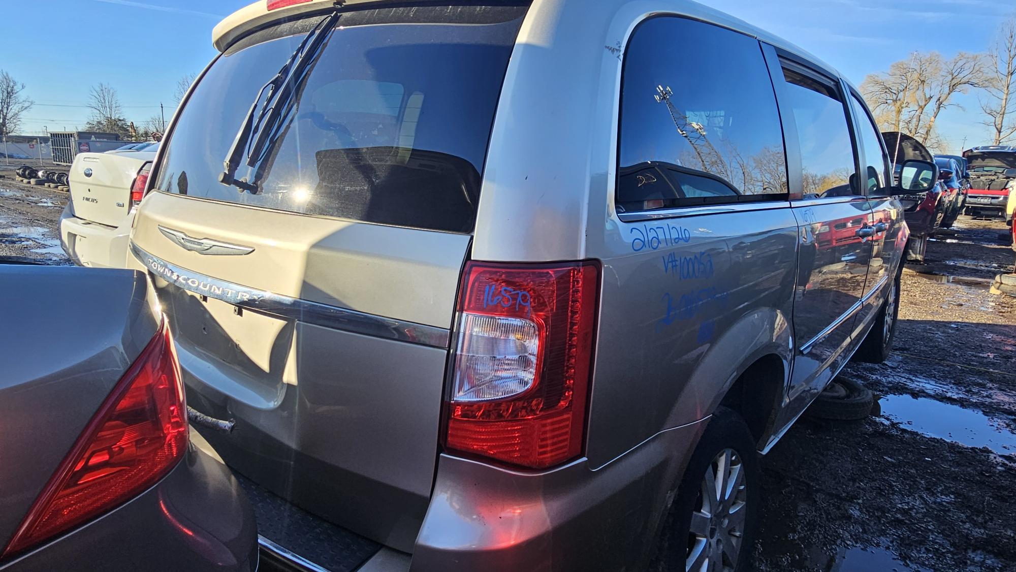 CHRYSLER TOWN &amp; COUNTRY 2016