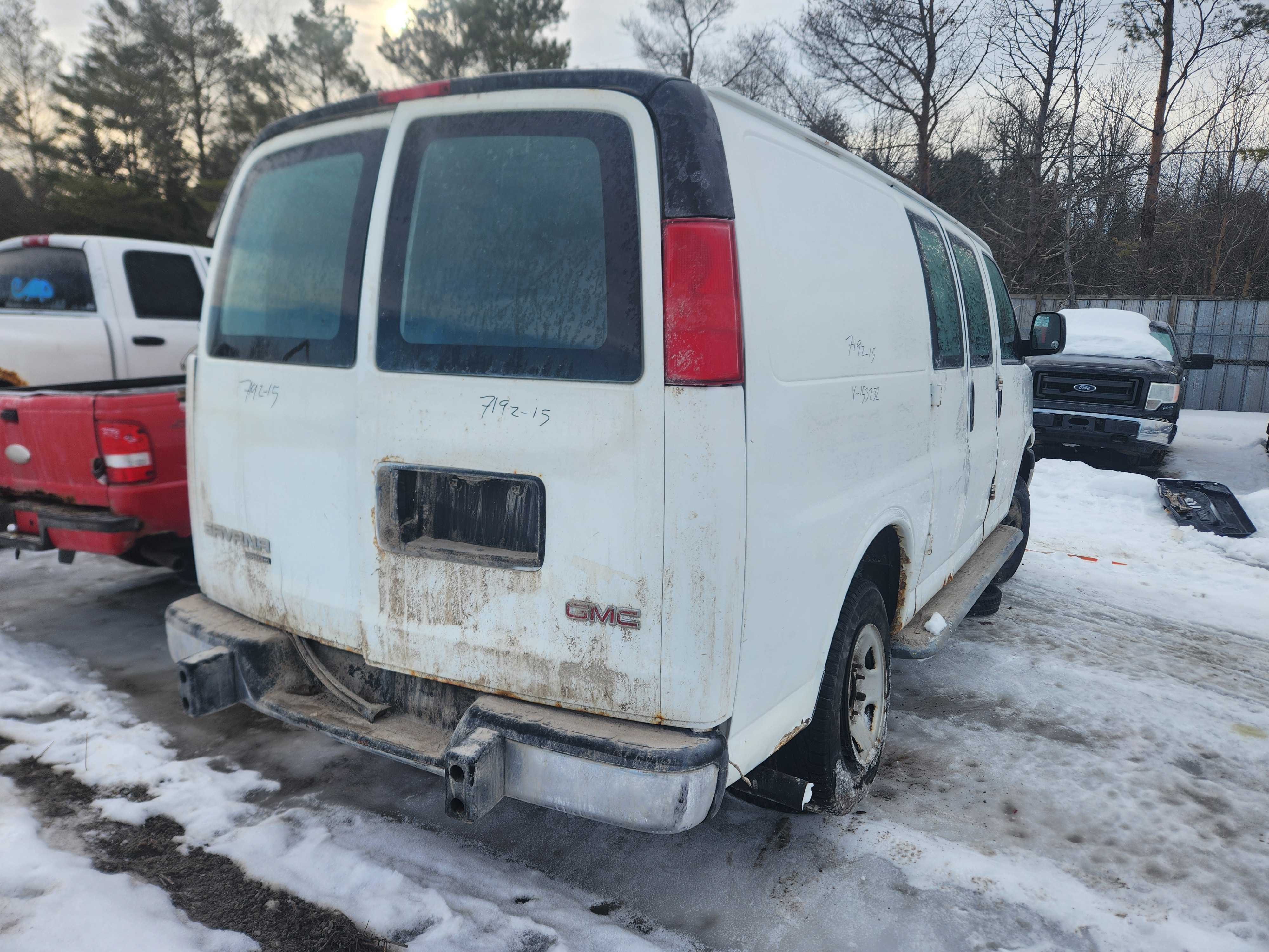 GMC SAVANA CARGO 2015