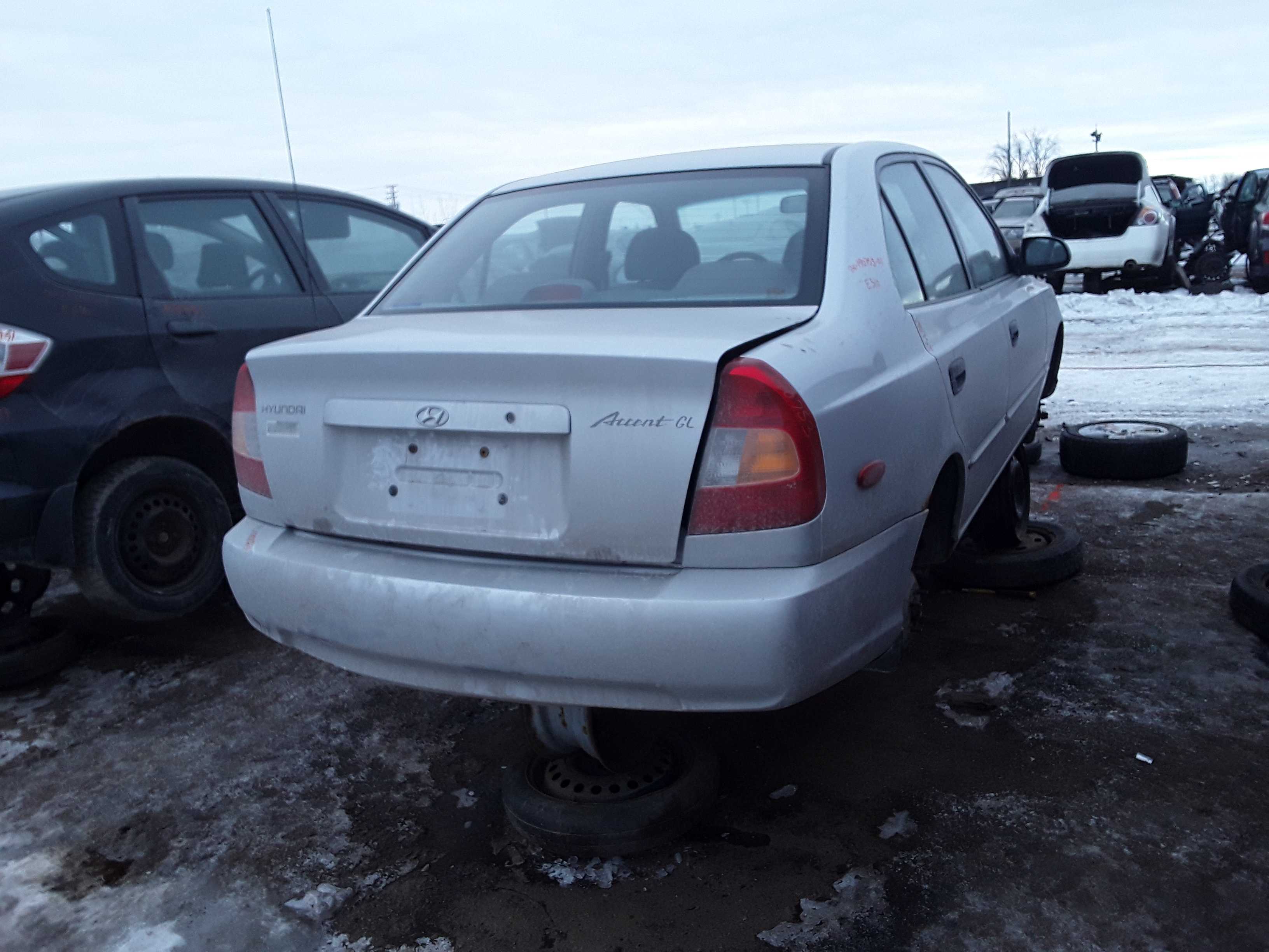 HYUNDAI ACCENT 2001