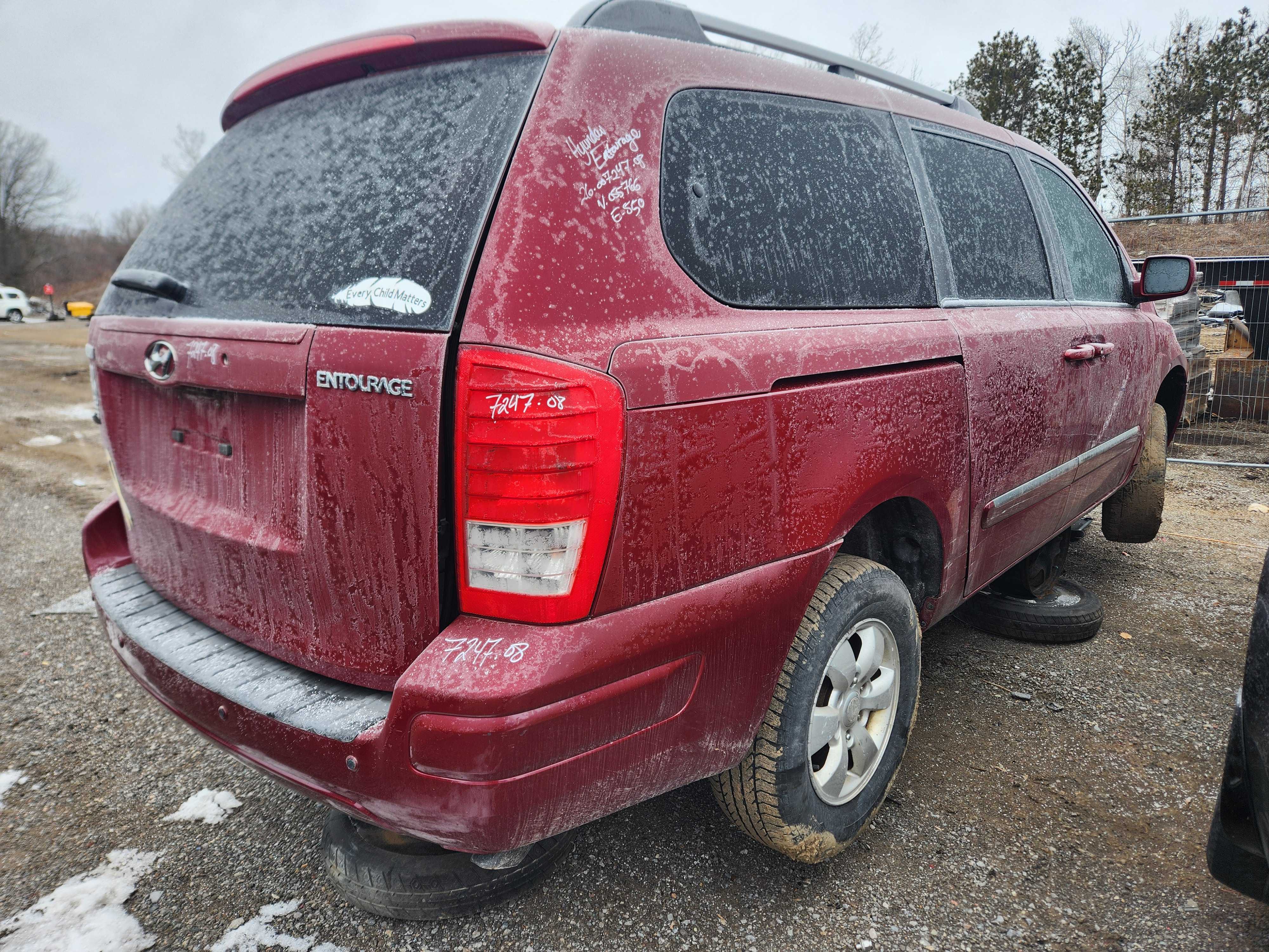 HYUNDAI ENTOURAGE 2008