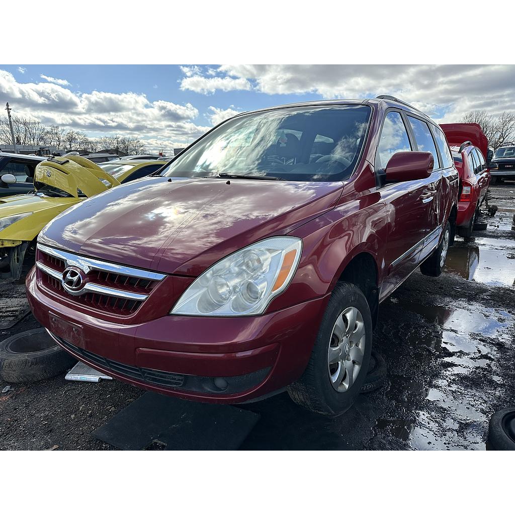 HYUNDAI ENTOURAGE 2010