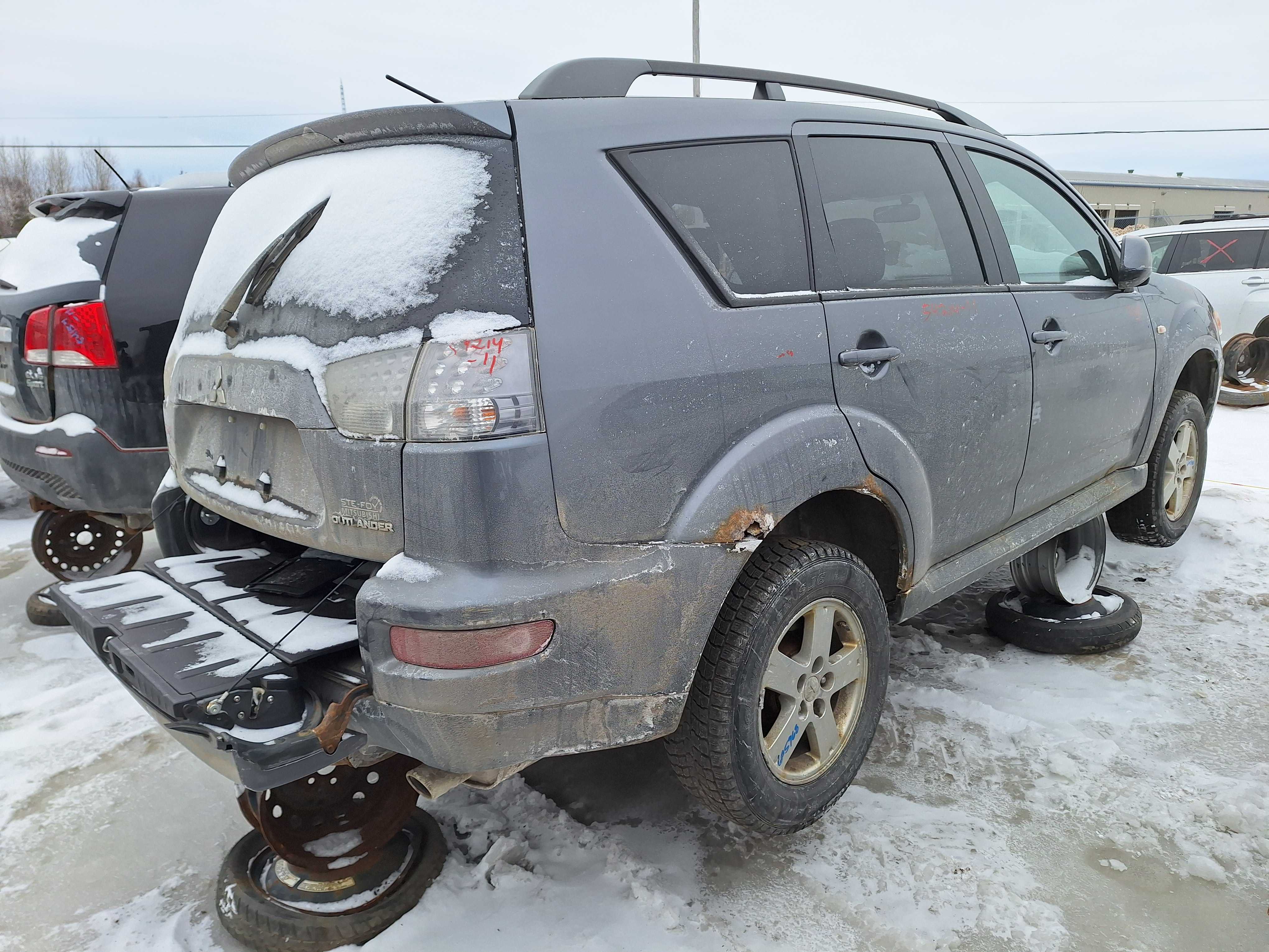 MITSUBISHI OUTLANDER 2011