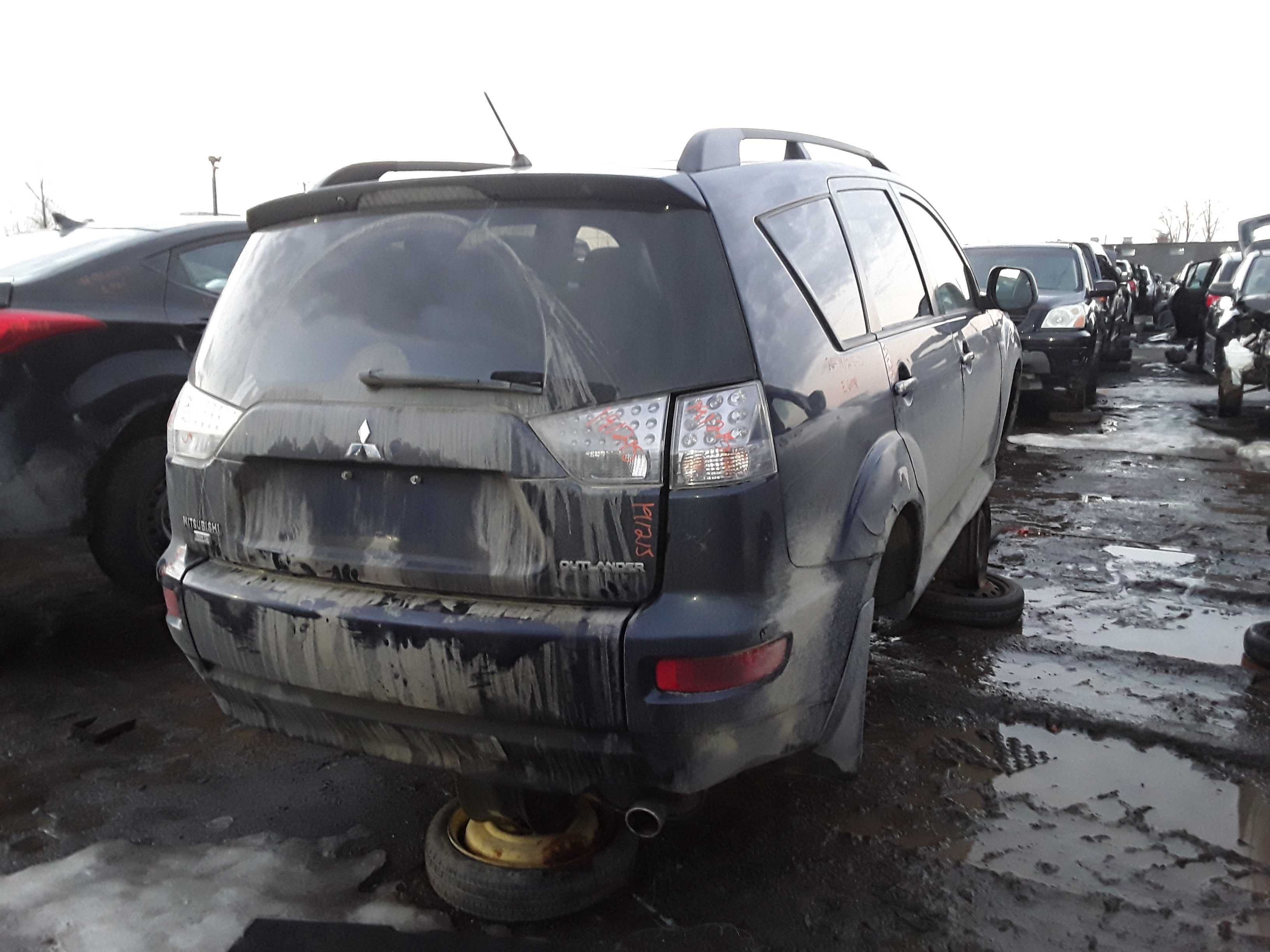 MITSUBISHI OUTLANDER 2012