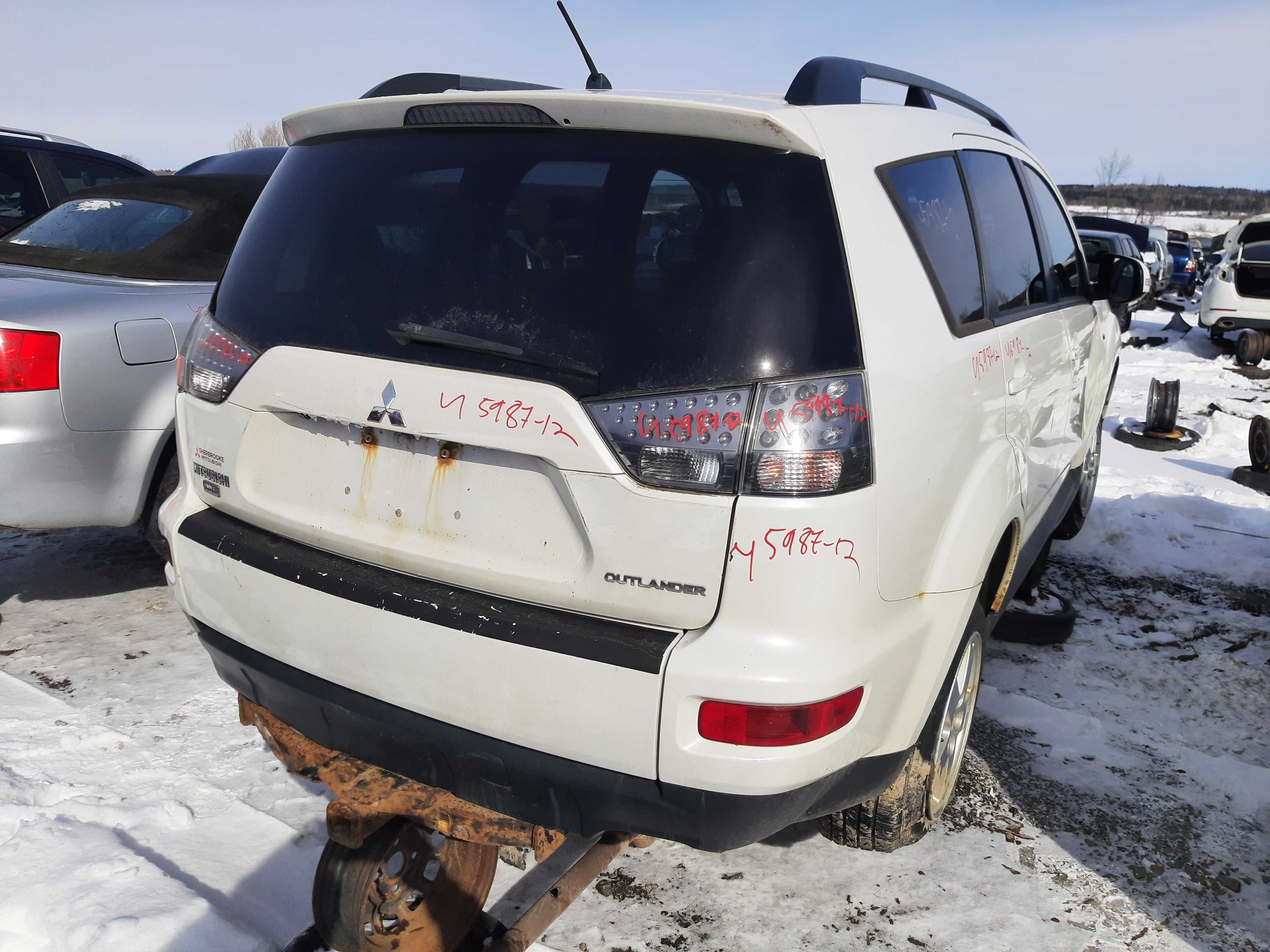 MITSUBISHI OUTLANDER 2012