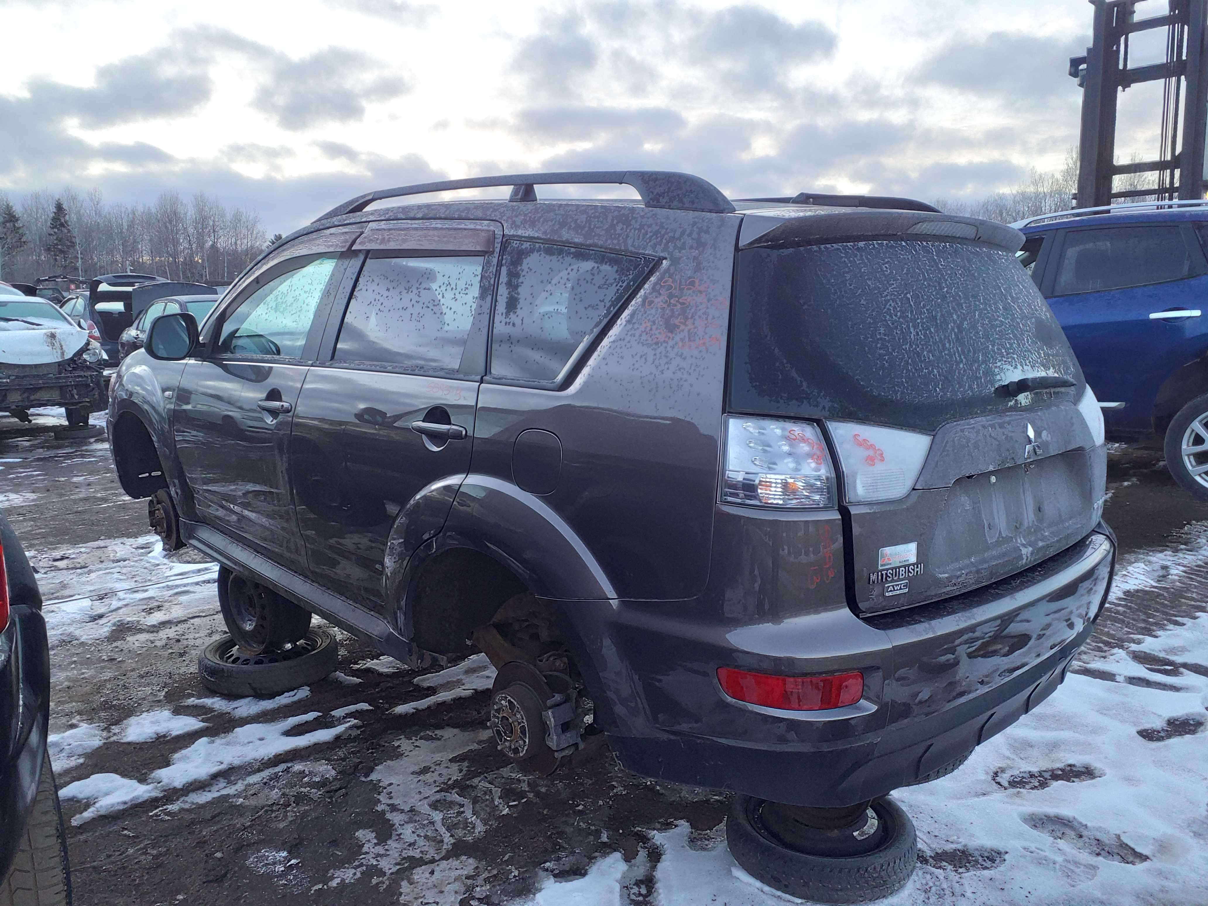 MITSUBISHI OUTLANDER 2013