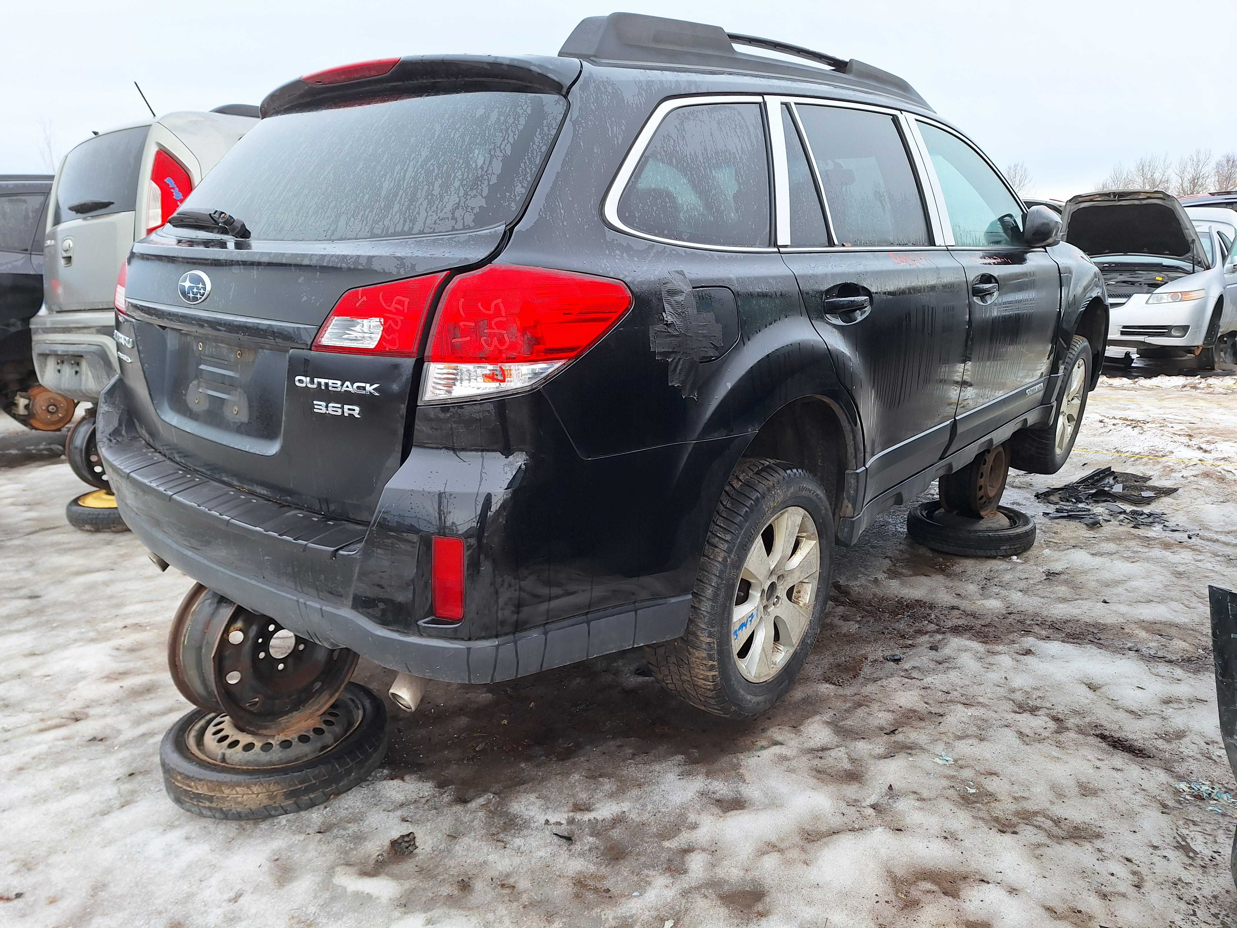 SUBARU OUTBACK 2011