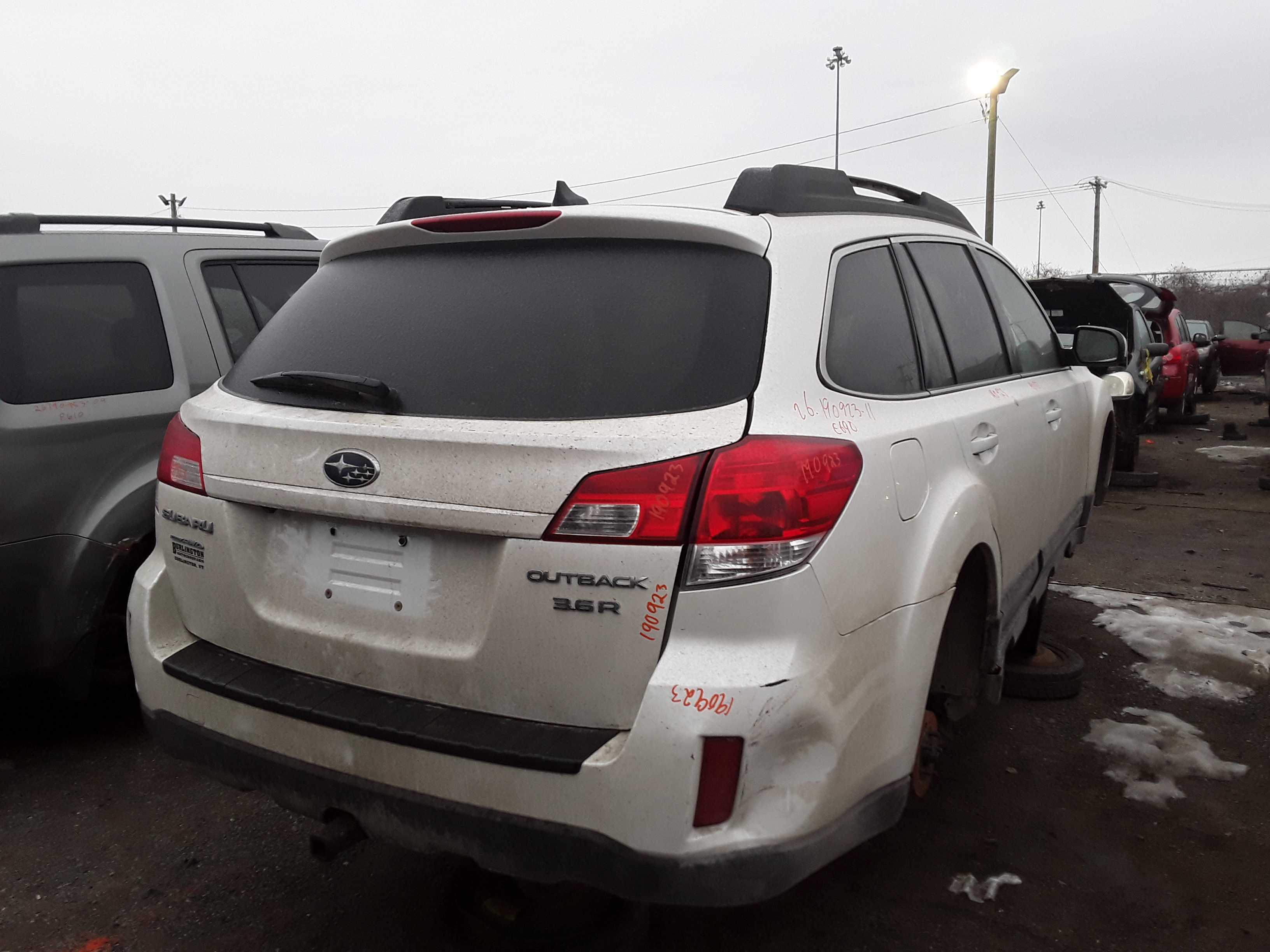 SUBARU OUTBACK 2011