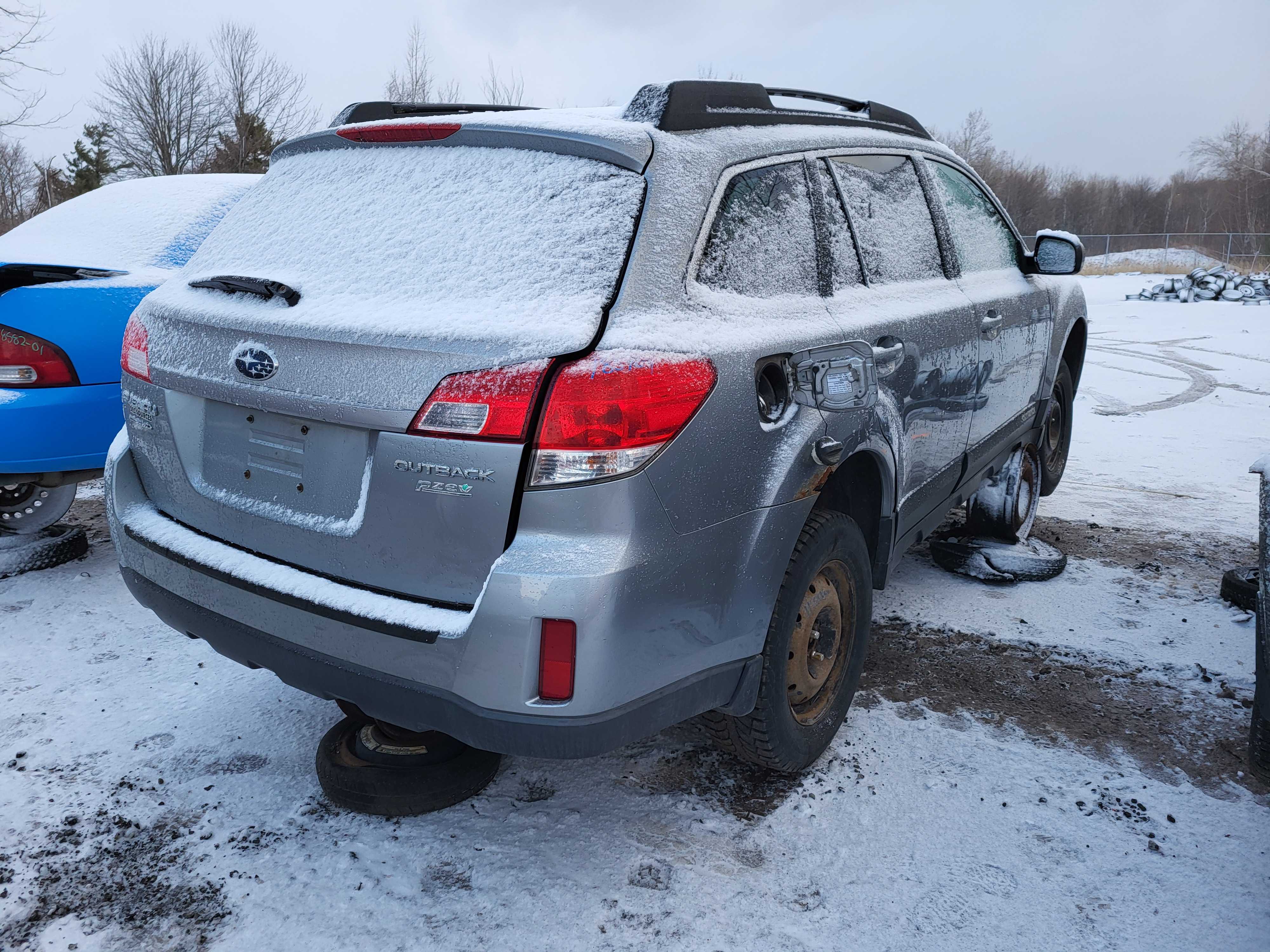 SUBARU OUTBACK 2011