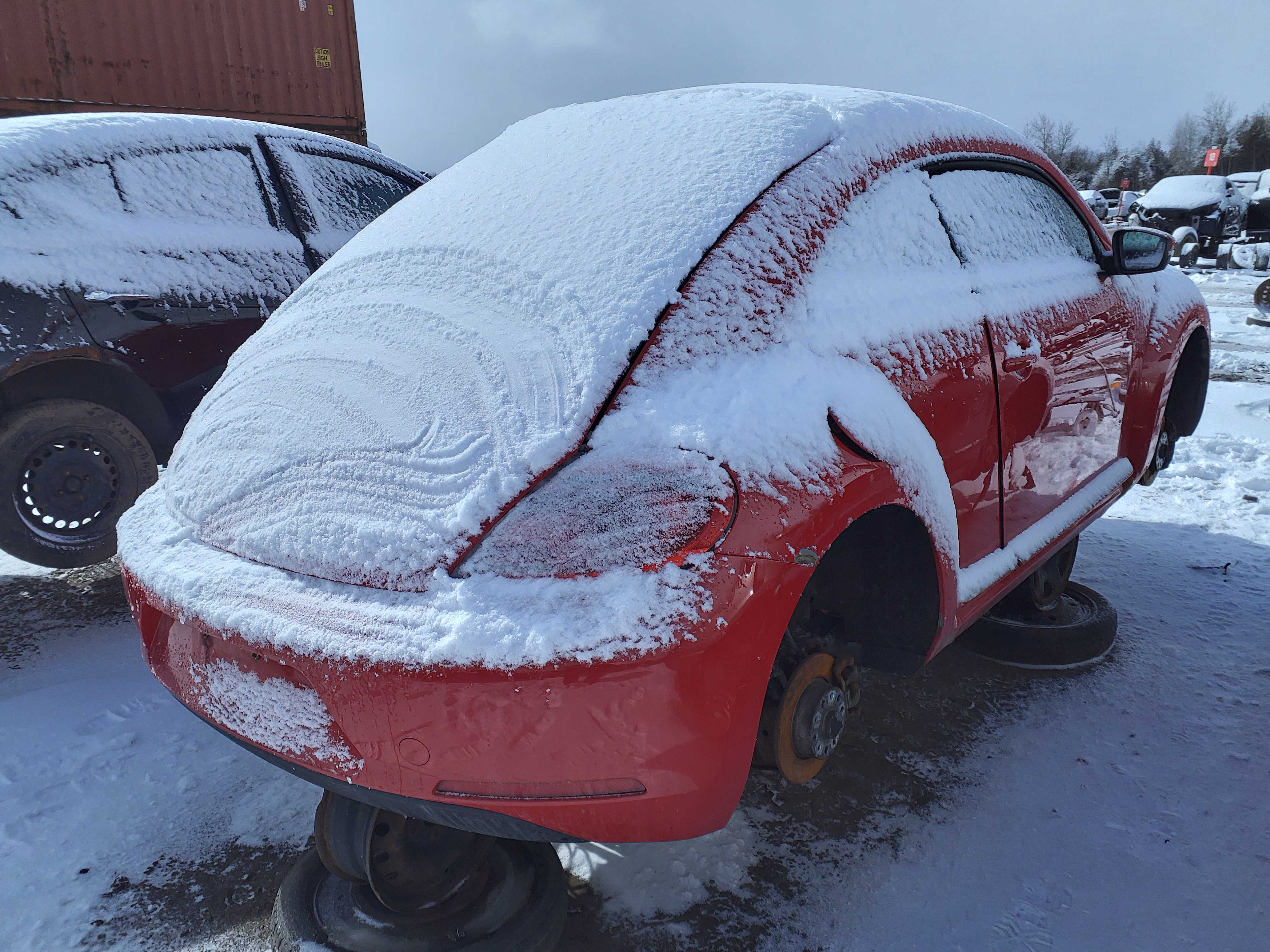 VOLKSWAGEN BEETLE 2012