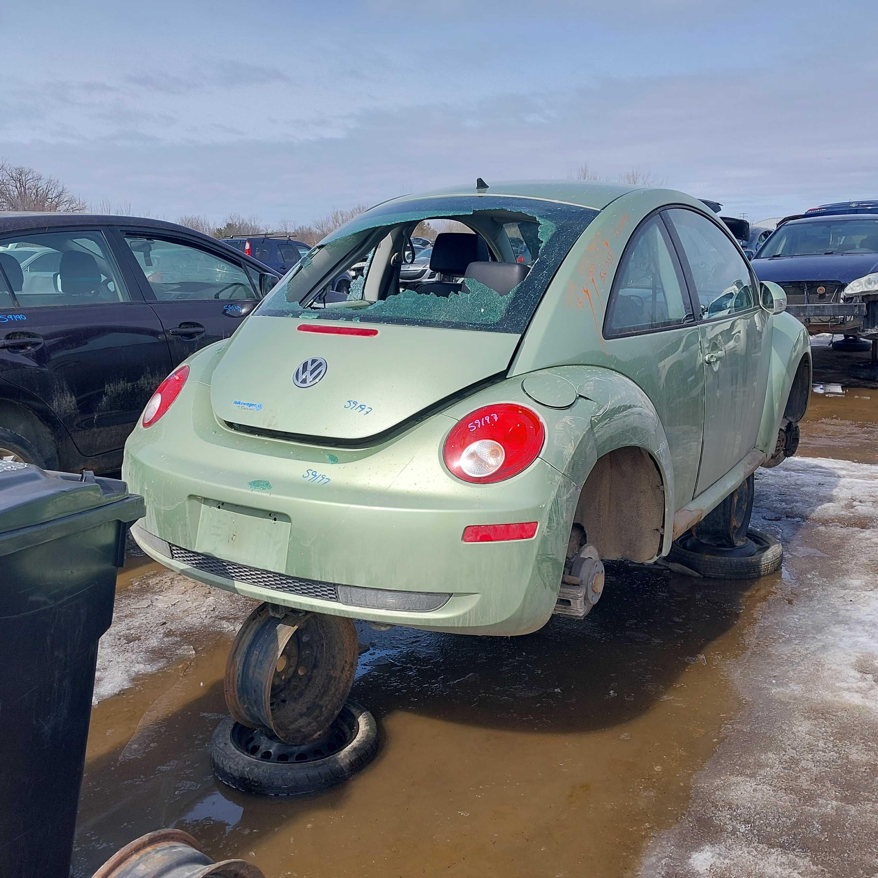 VOLKSWAGEN NEW BEETLE 2008