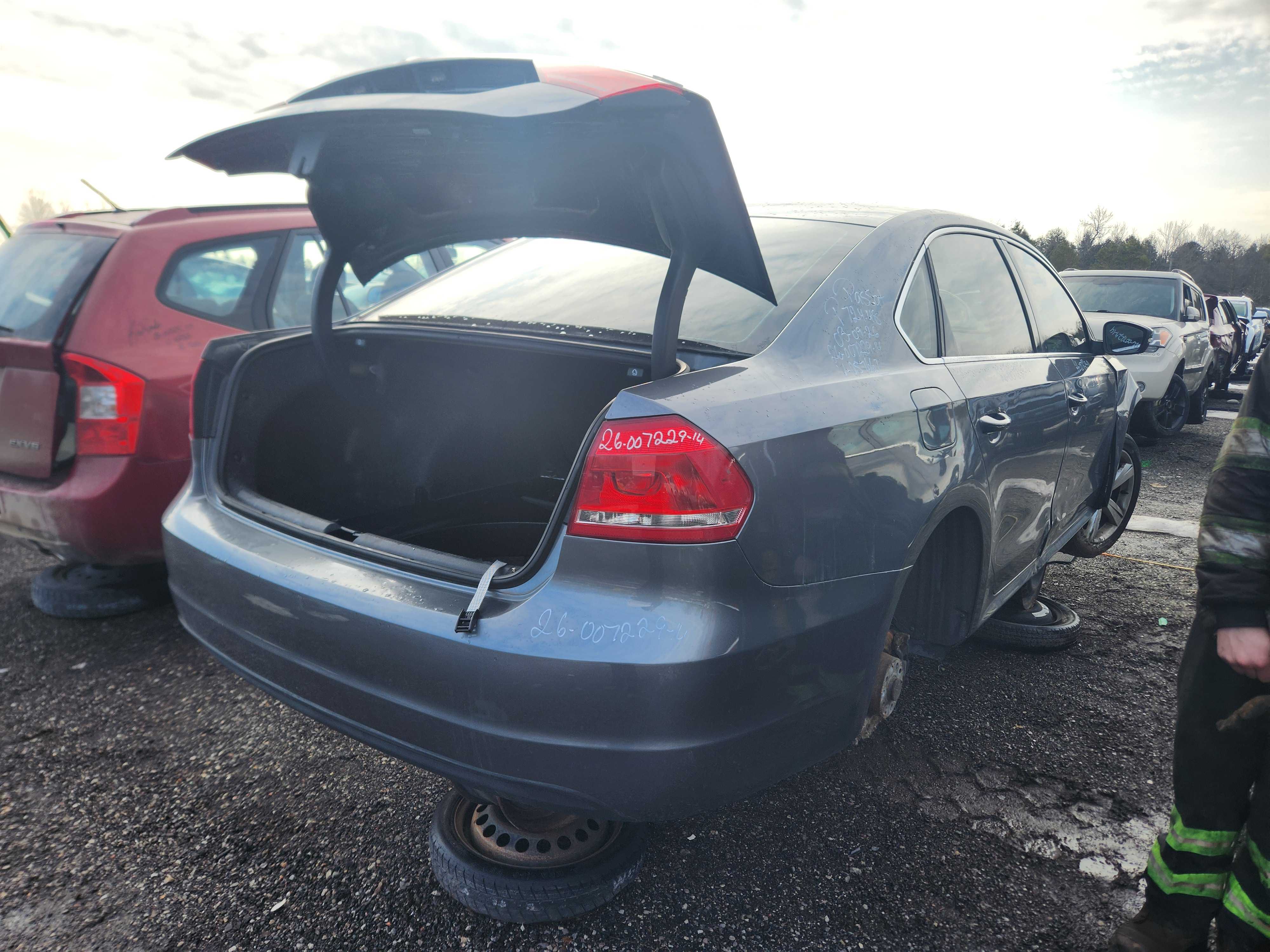 VOLKSWAGEN PASSAT 2014