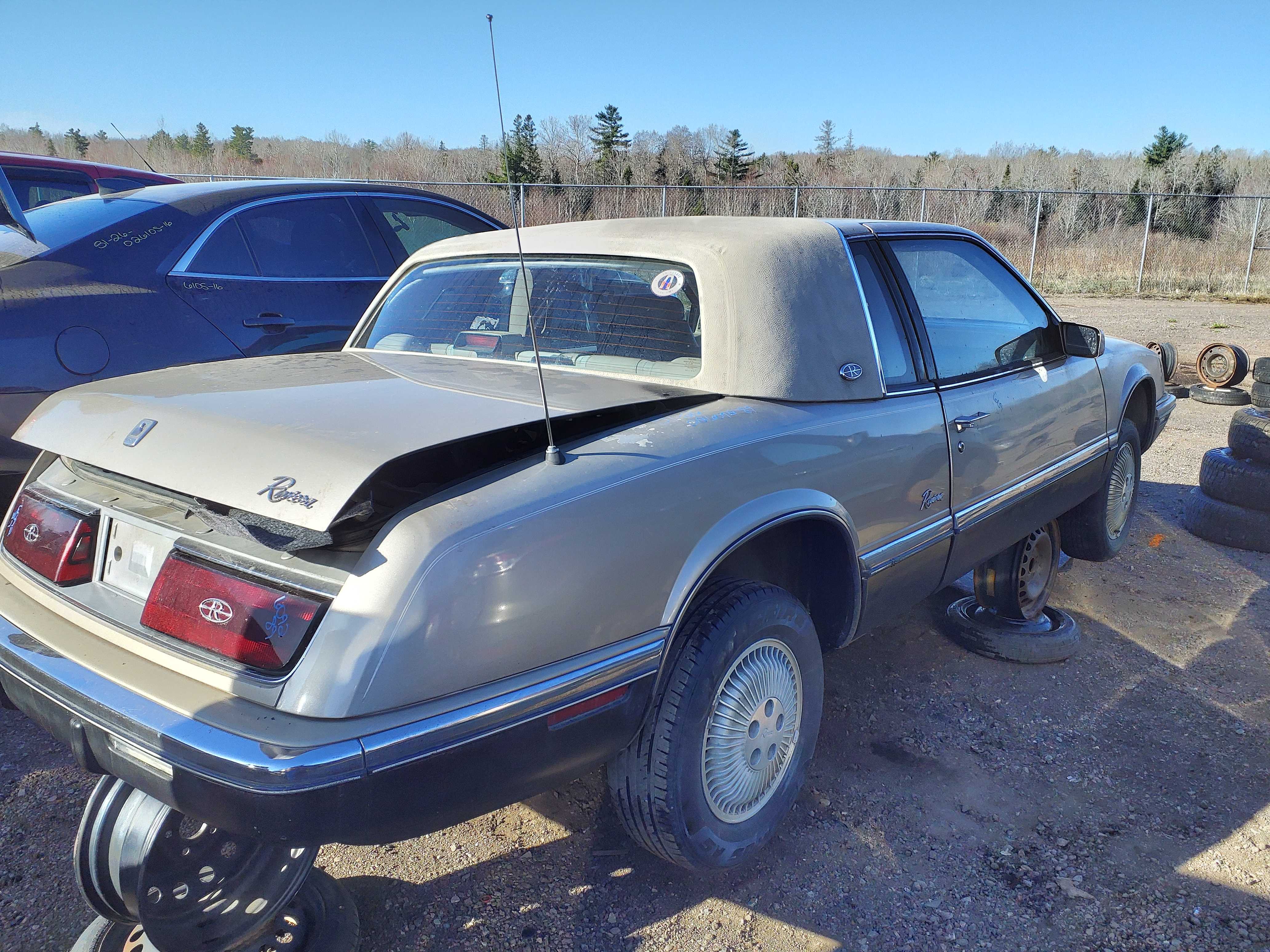 BUICK RIVIERA 1989