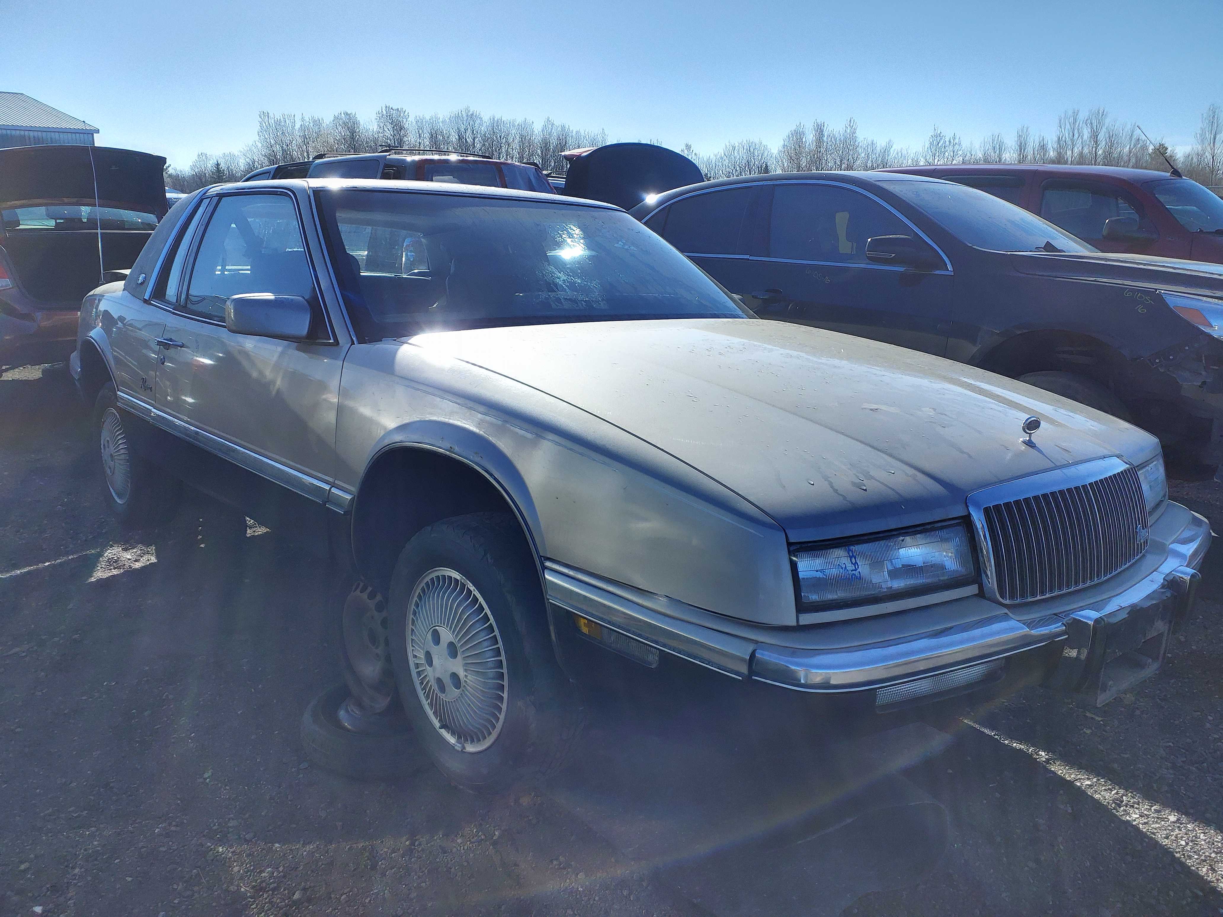 BUICK RIVIERA 1989