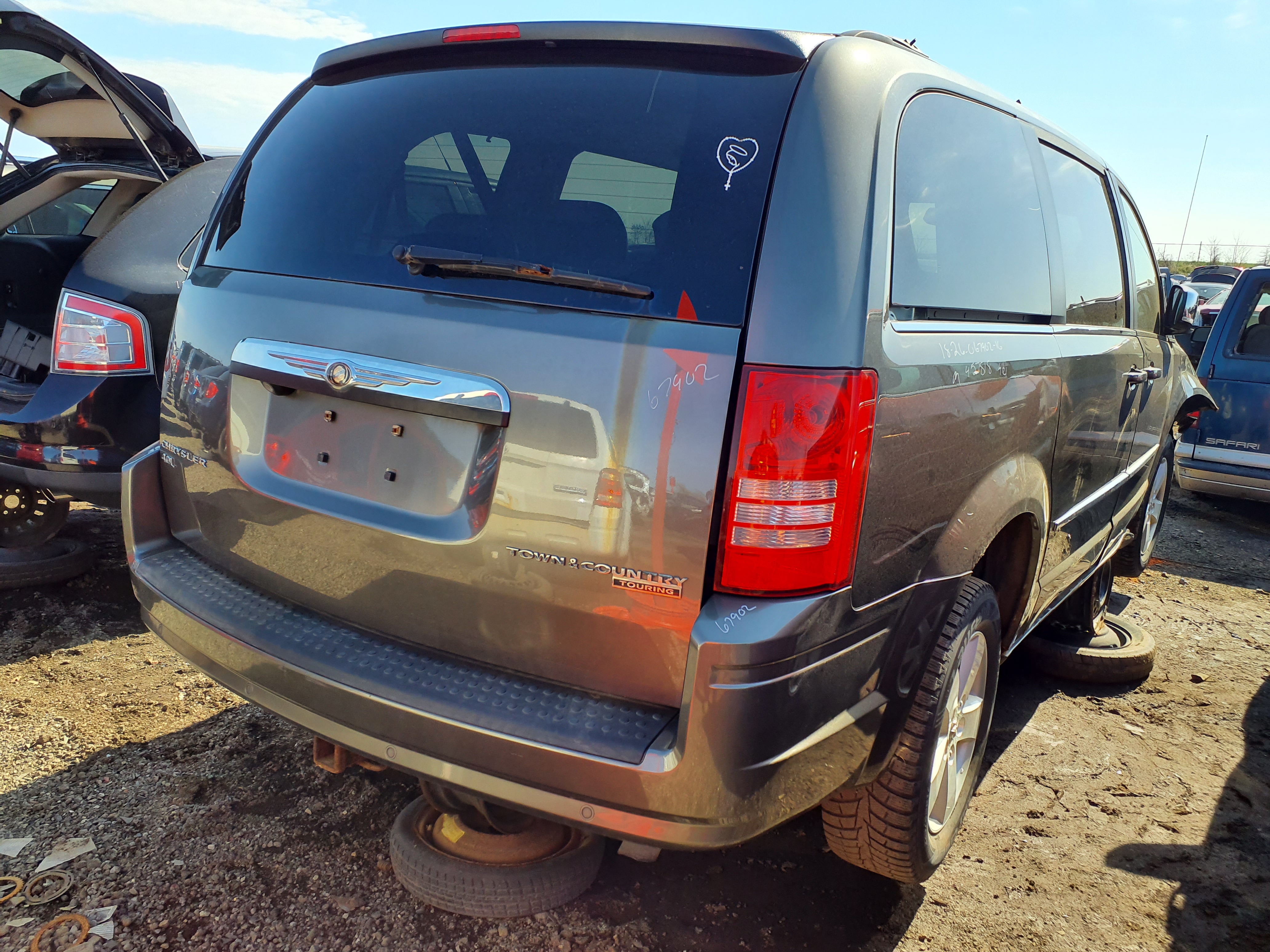 CHRYSLER TOWN &amp; COUNTRY 2010