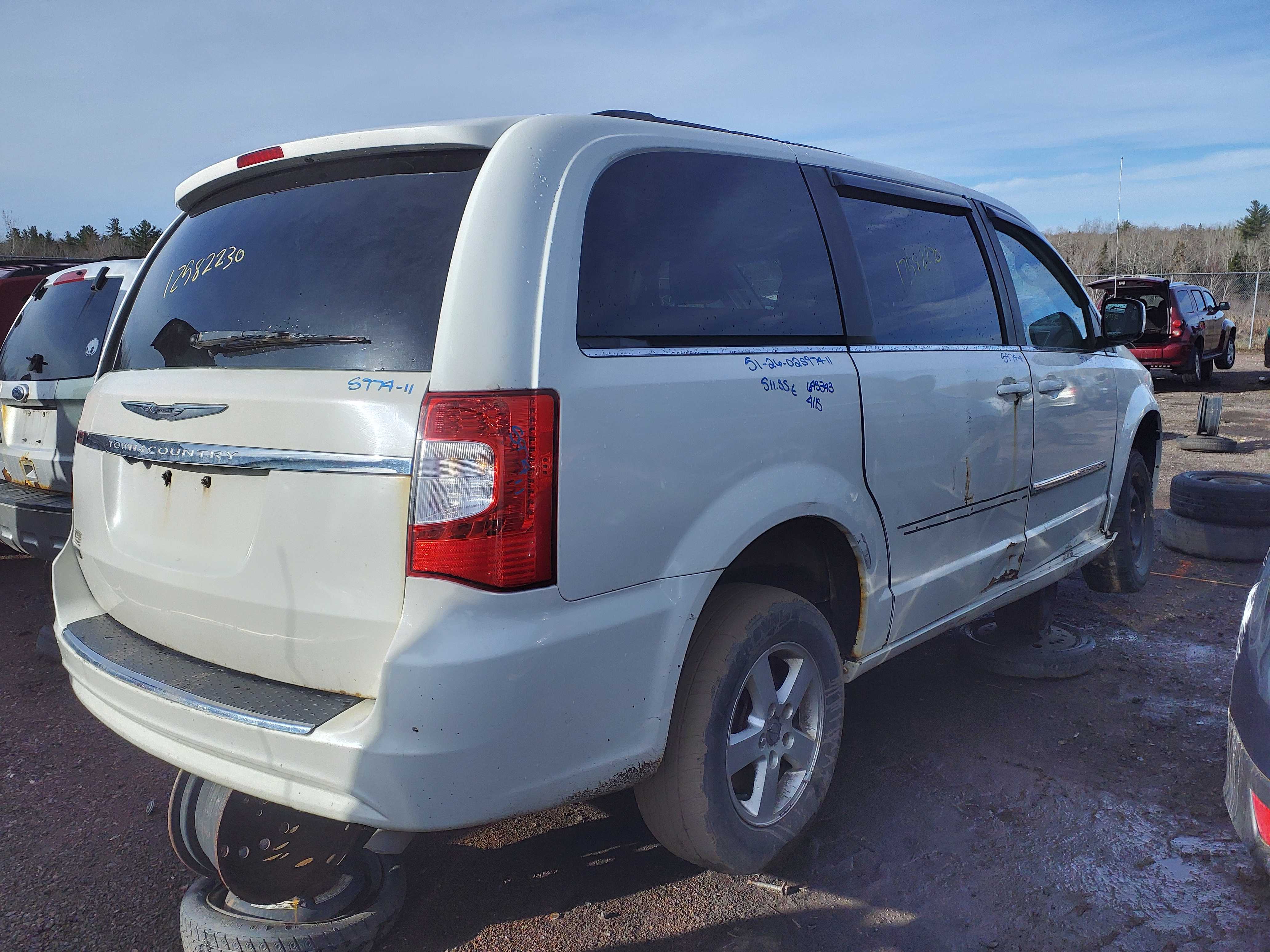 CHRYSLER TOWN &amp; COUNTRY 2011