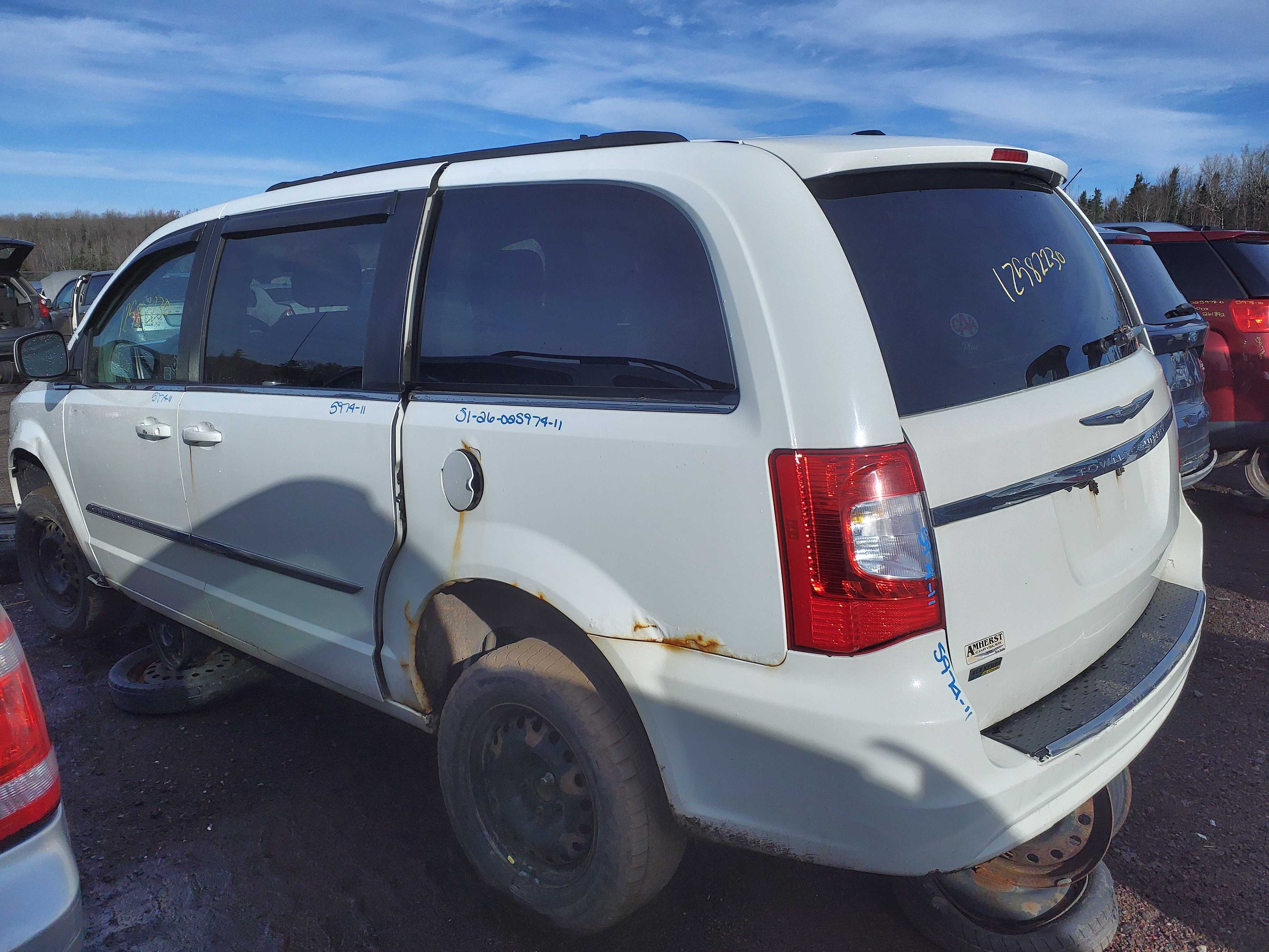 CHRYSLER TOWN &amp; COUNTRY 2011