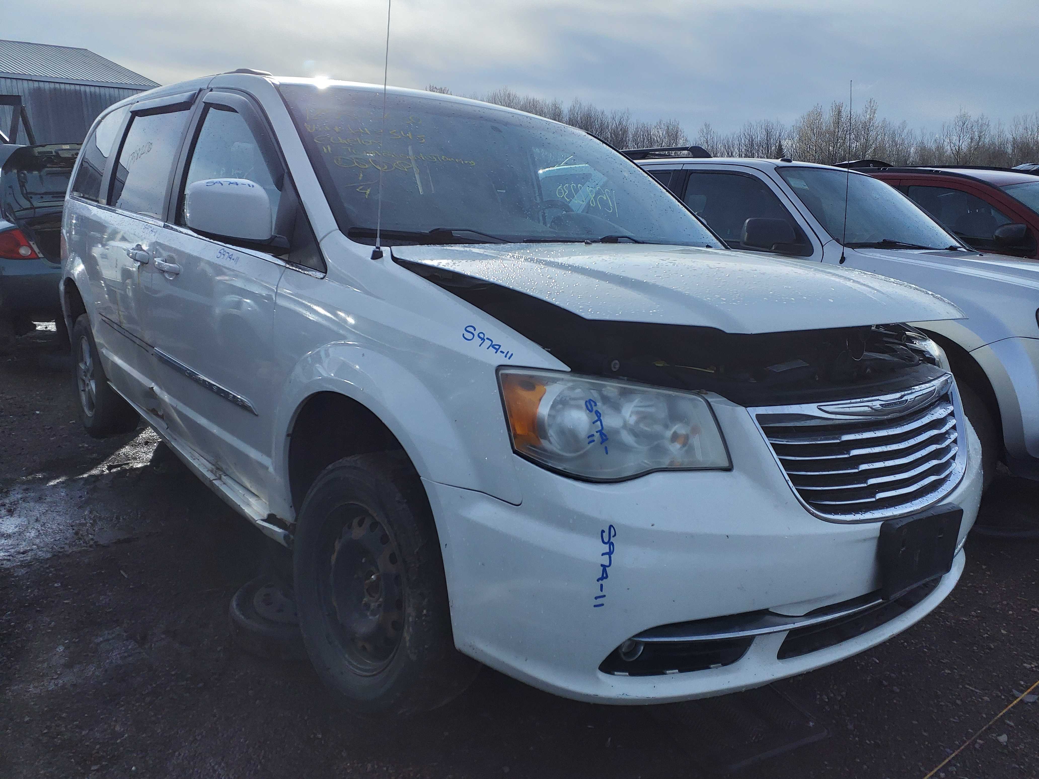 CHRYSLER TOWN &amp; COUNTRY 2011