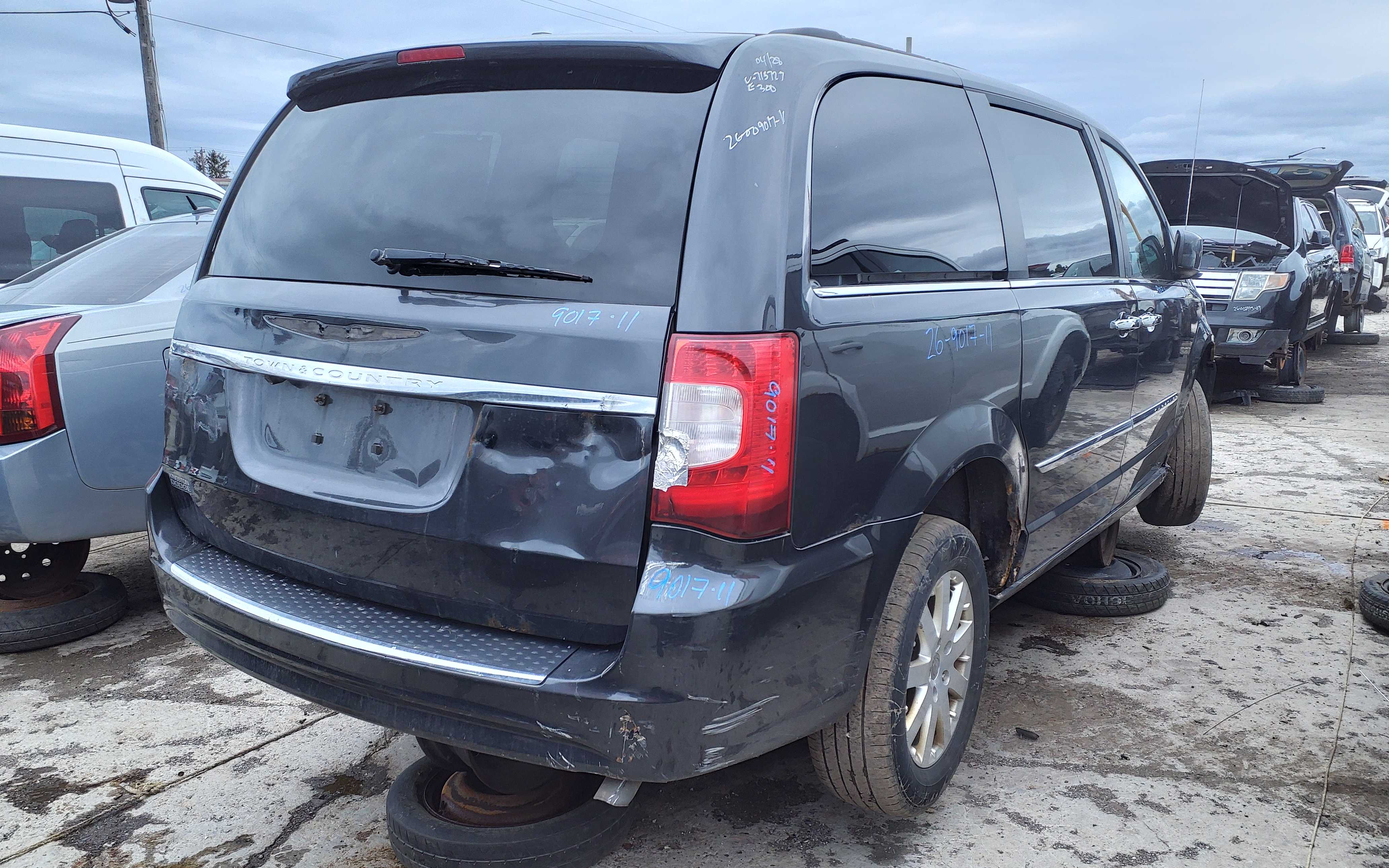 CHRYSLER TOWN &amp; COUNTRY 2011