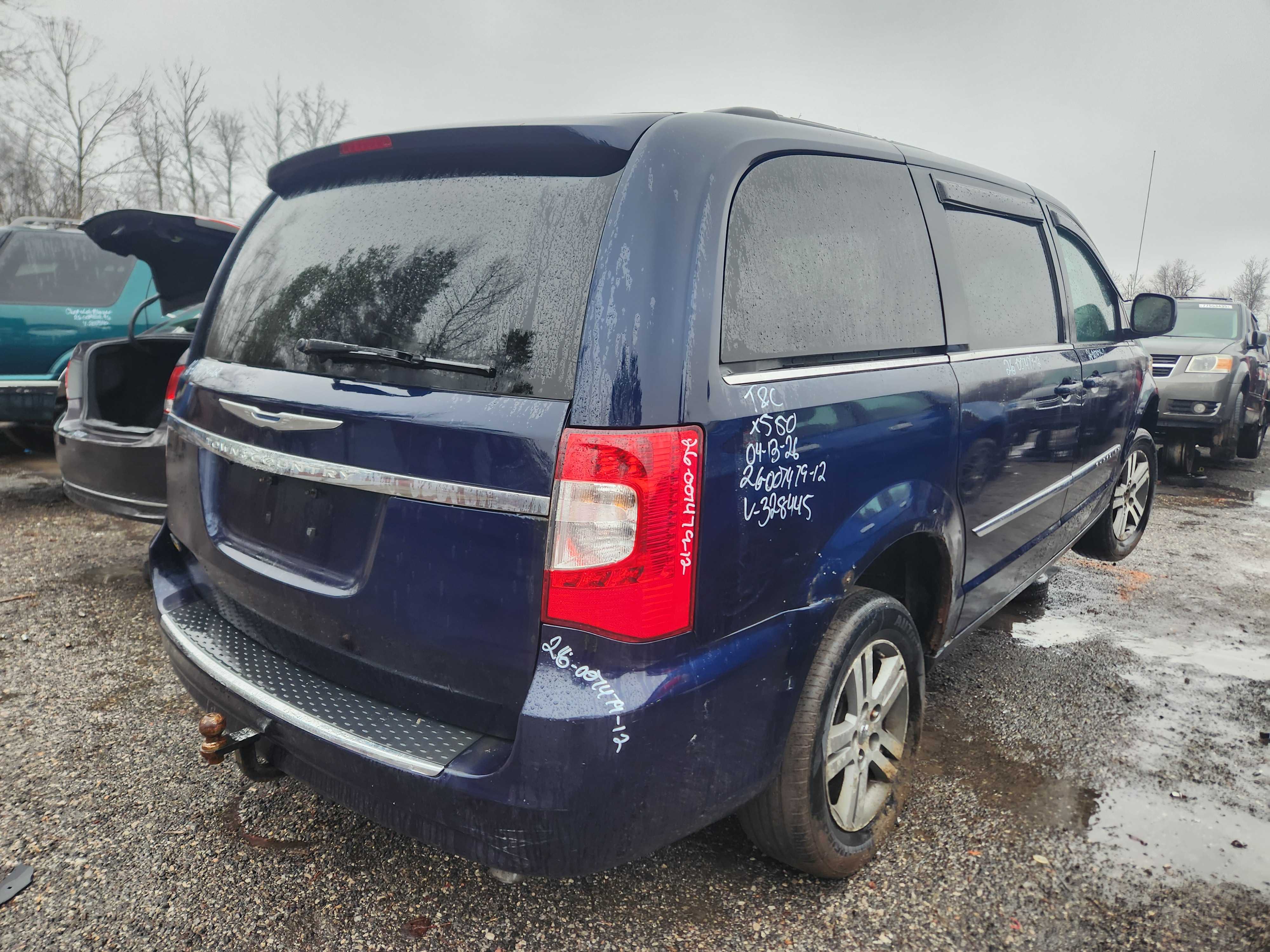 CHRYSLER TOWN &amp; COUNTRY 2012