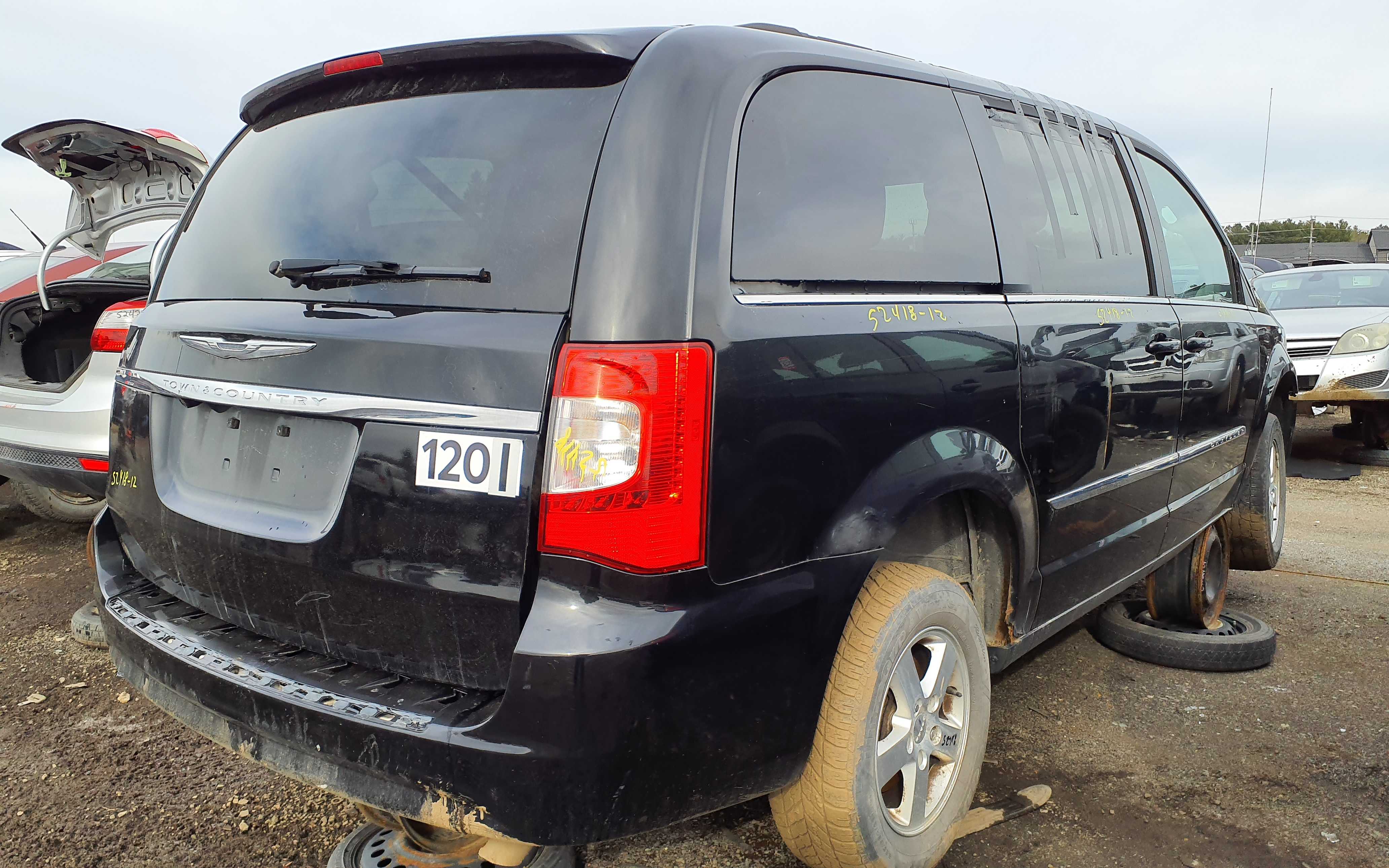 CHRYSLER TOWN &amp; COUNTRY 2012