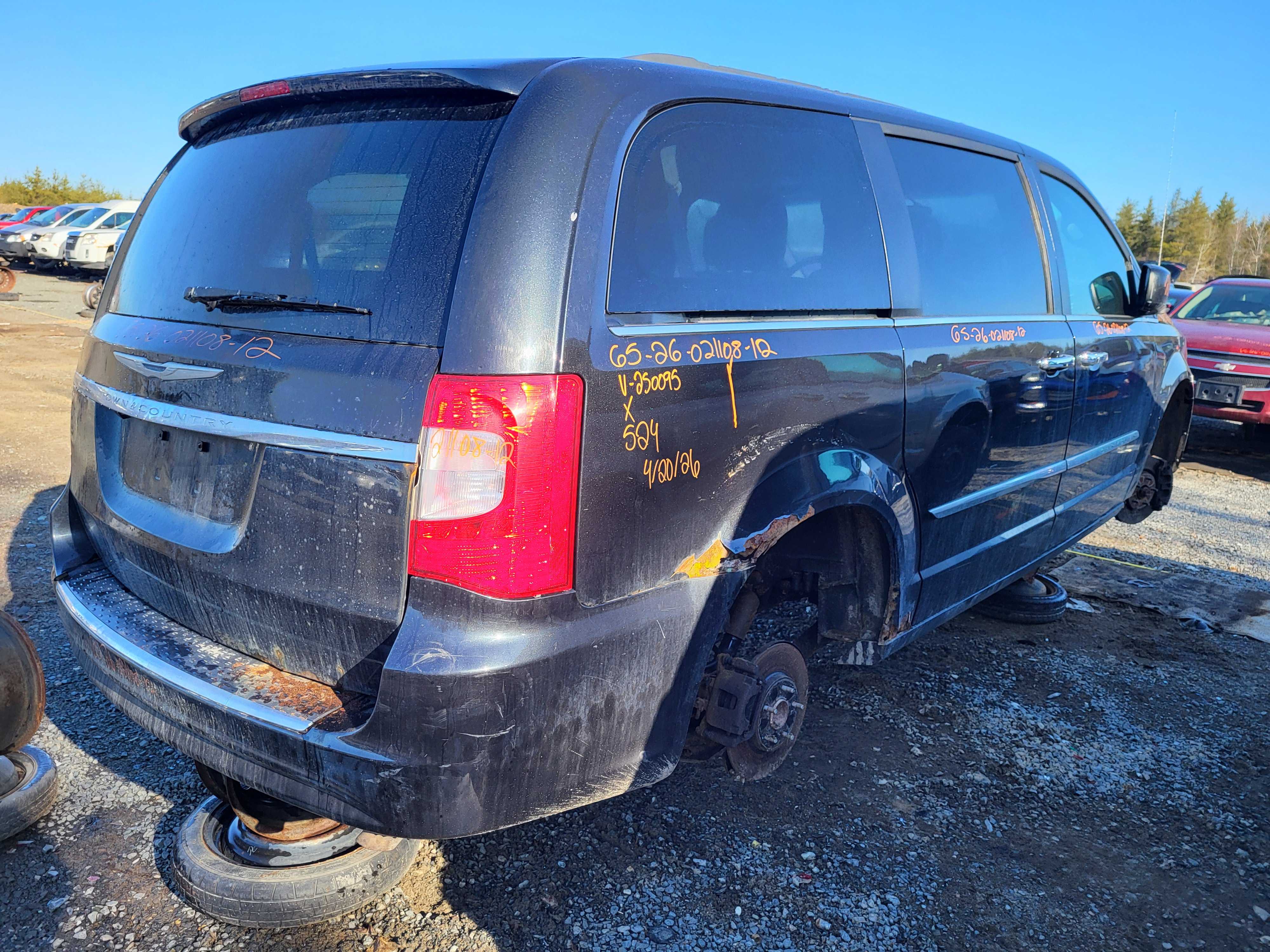 CHRYSLER TOWN &amp; COUNTRY 2012