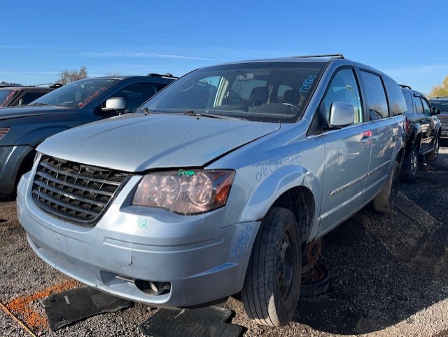 CHRYSLER TOWN &amp; COUNTRY 2013
