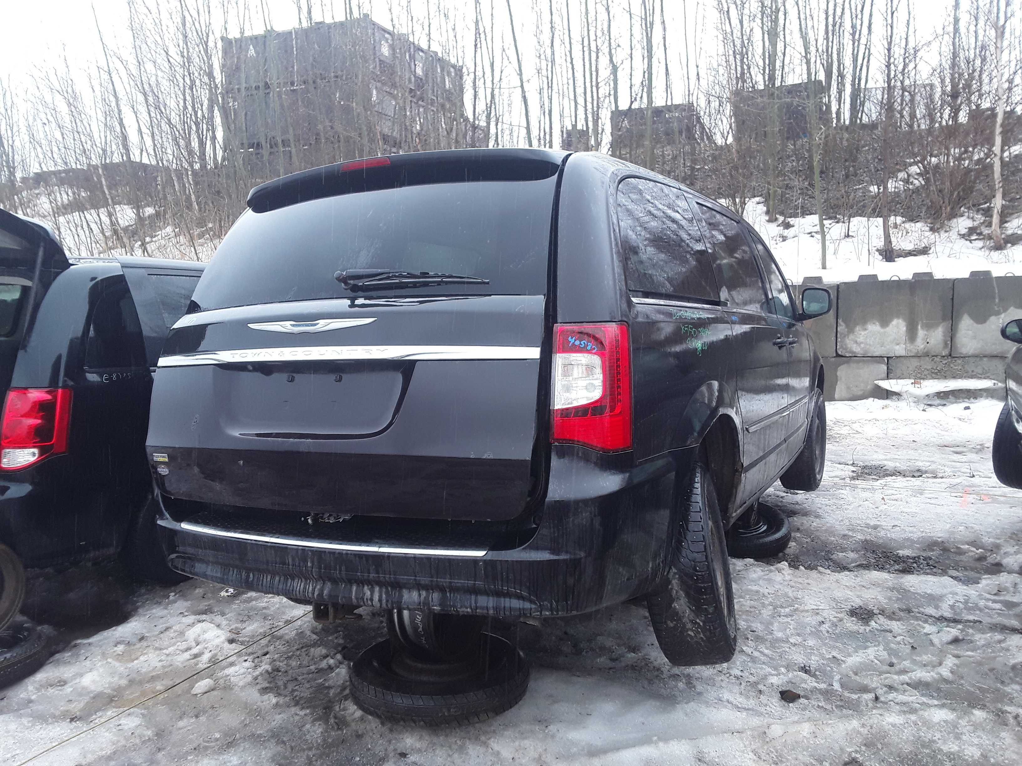 CHRYSLER TOWN &amp; COUNTRY 2014