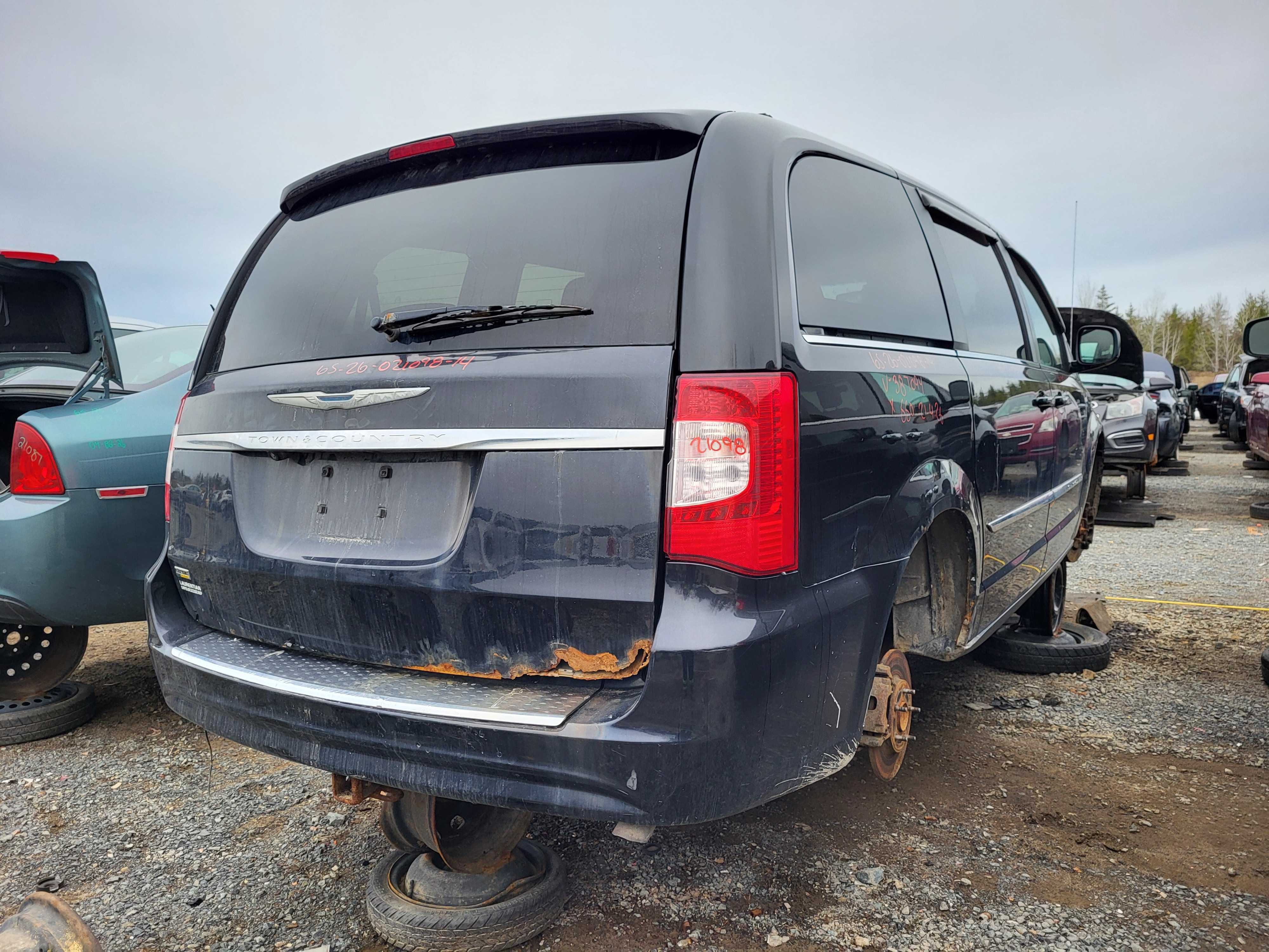 CHRYSLER TOWN &amp; COUNTRY 2014