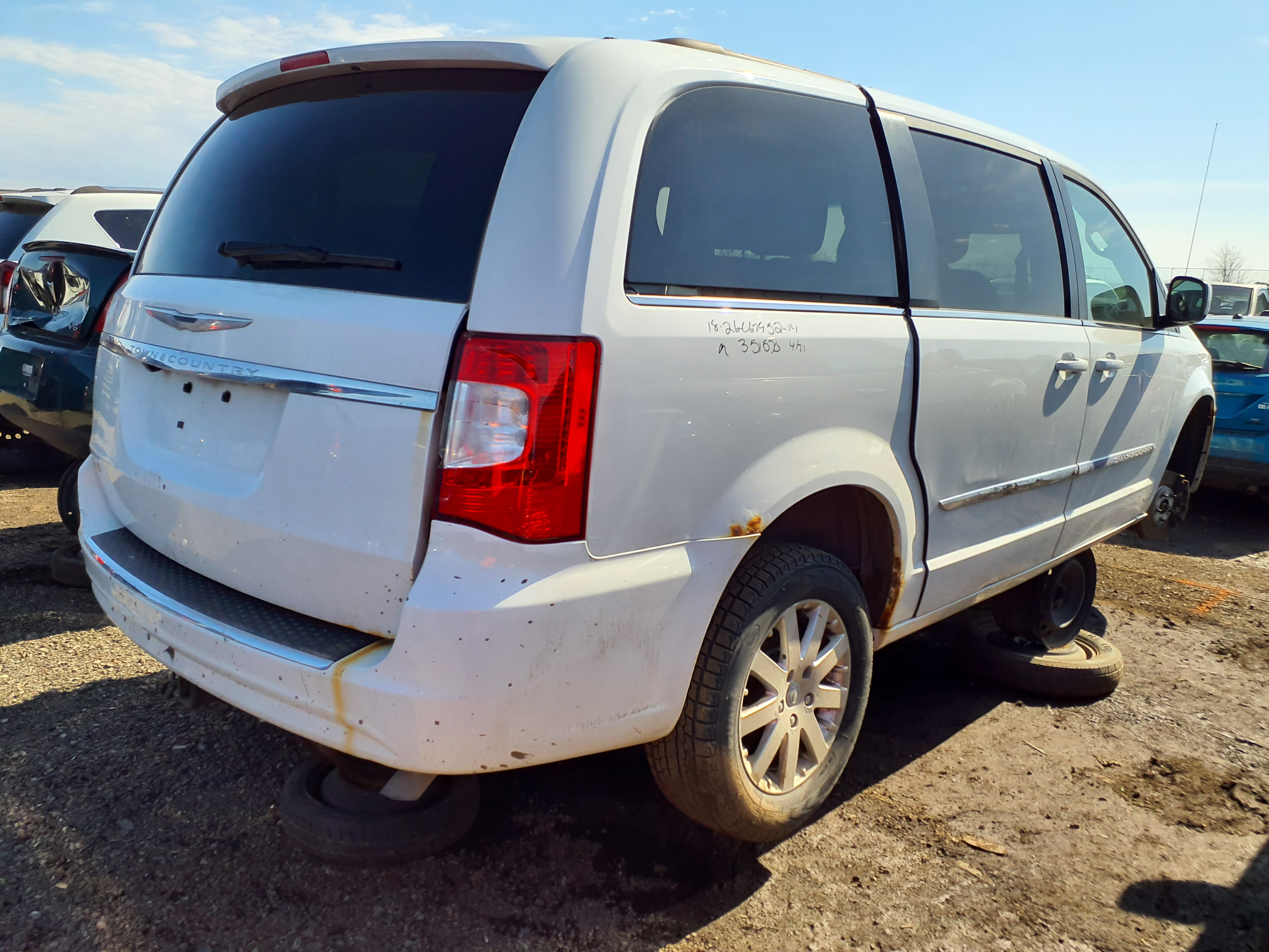CHRYSLER TOWN &amp; COUNTRY 2014