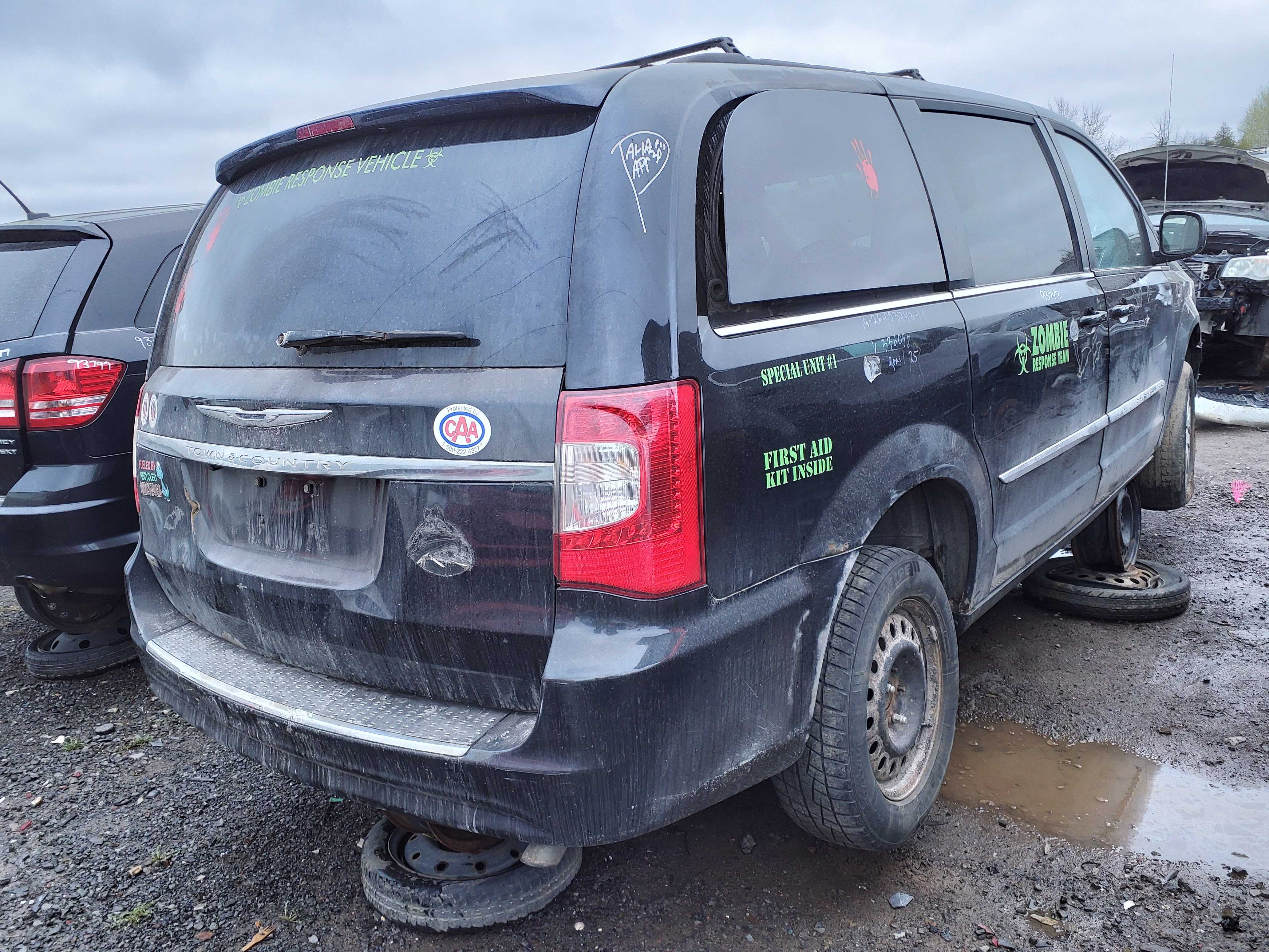 CHRYSLER TOWN &amp; COUNTRY 2014